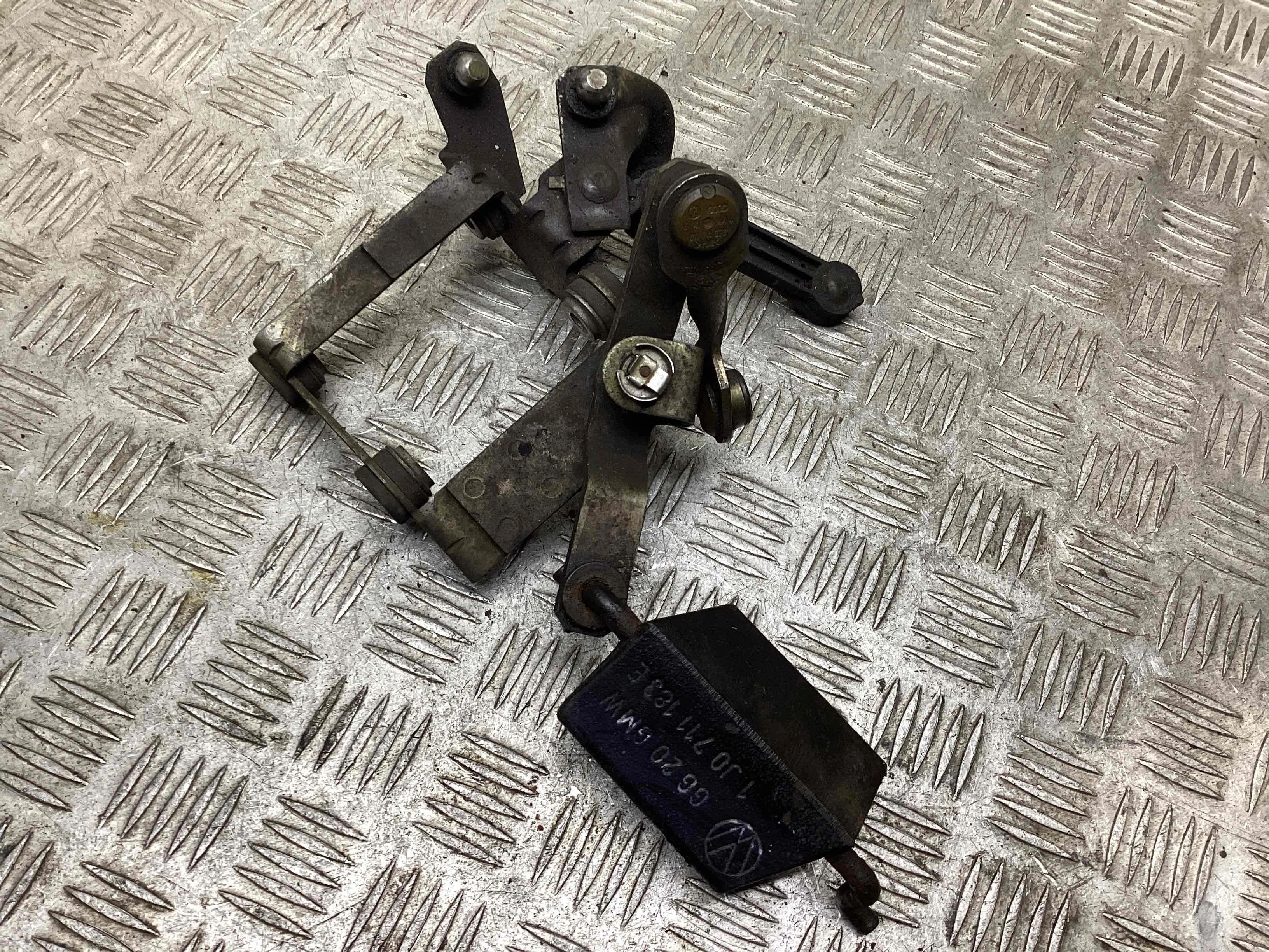 Механизм переключения передач Volkswagen Golf IV (1J) 1997-2004 1999 1,4 Бензин МКПП 5ст. Хэтчбек 5дв.