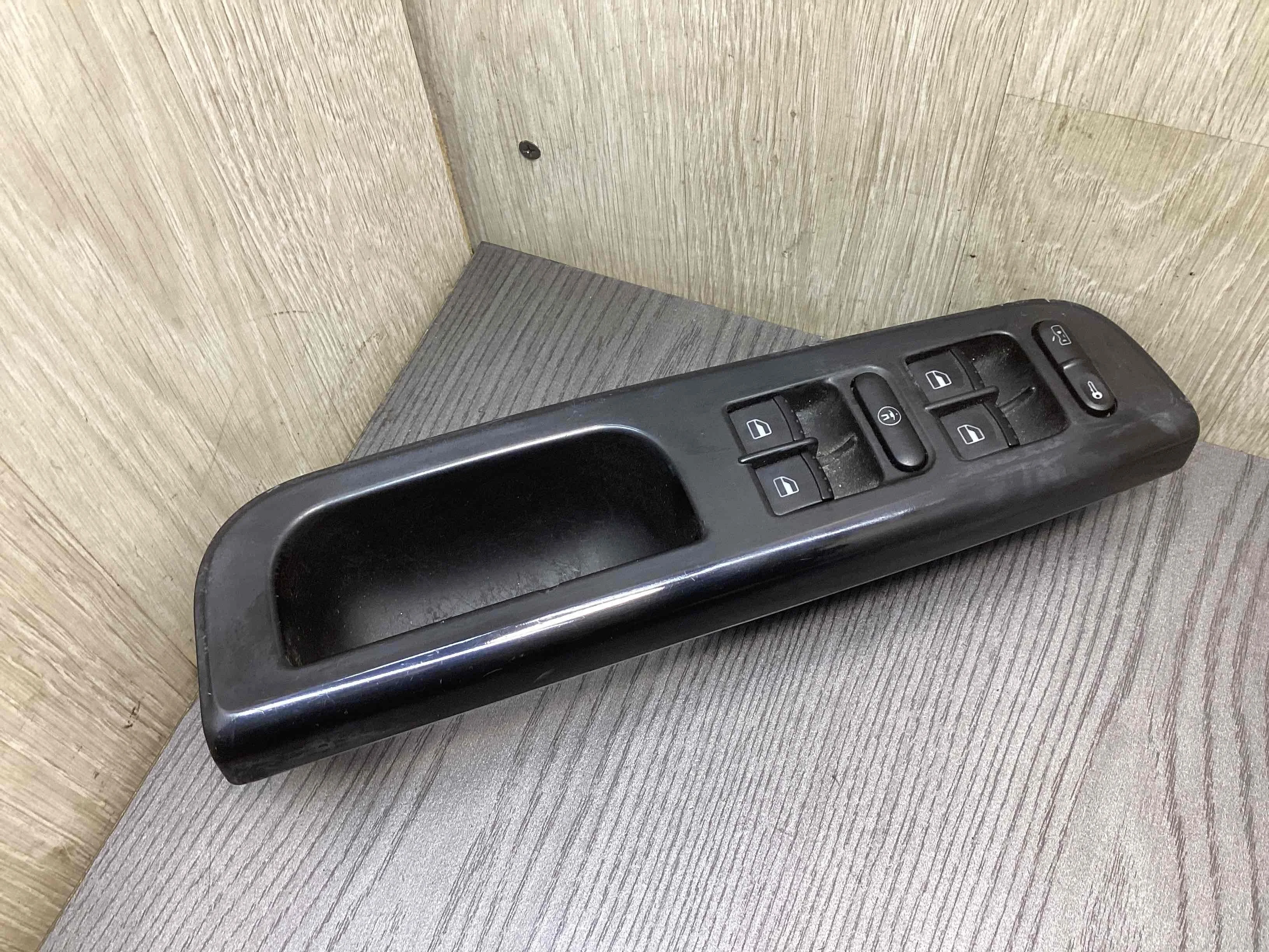 Ручка внутренняя передняя левая Volkswagen Golf IV (1J) 1997-2004 1998