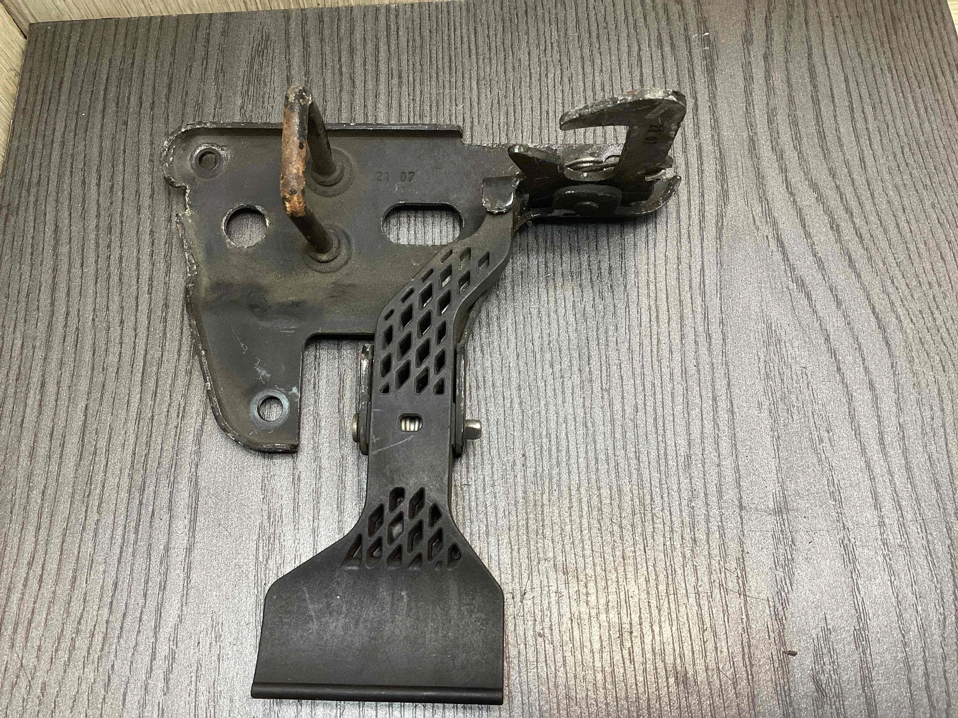 Замок капота Audi A4 B7 (8EC, 8ED) 2004-2008 2007