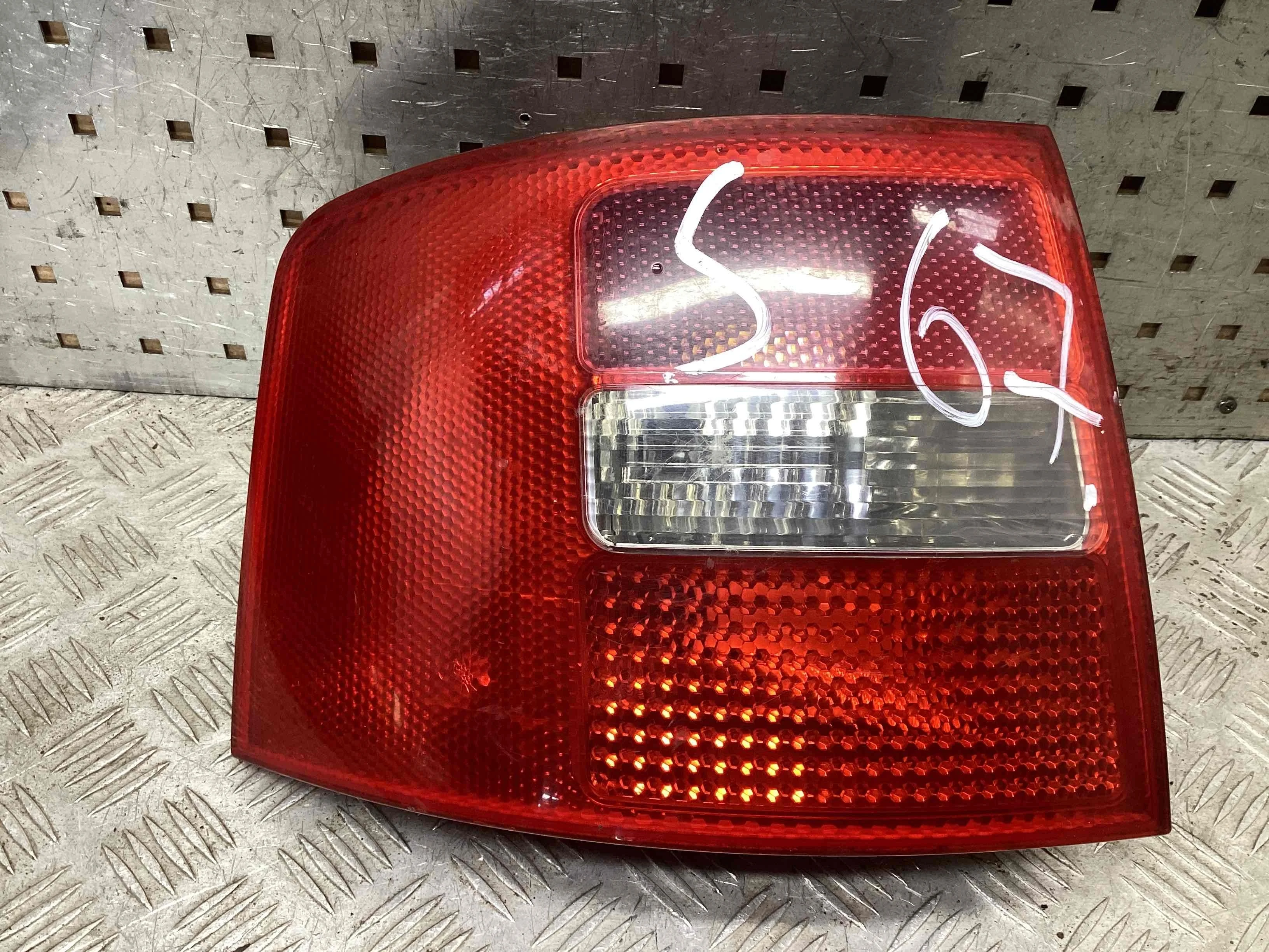 Фонарь задний левый Audi A6 C5 (4B) 2001-2004 рестайлинг 2002 2,5 Дизель Вариатор Универсал