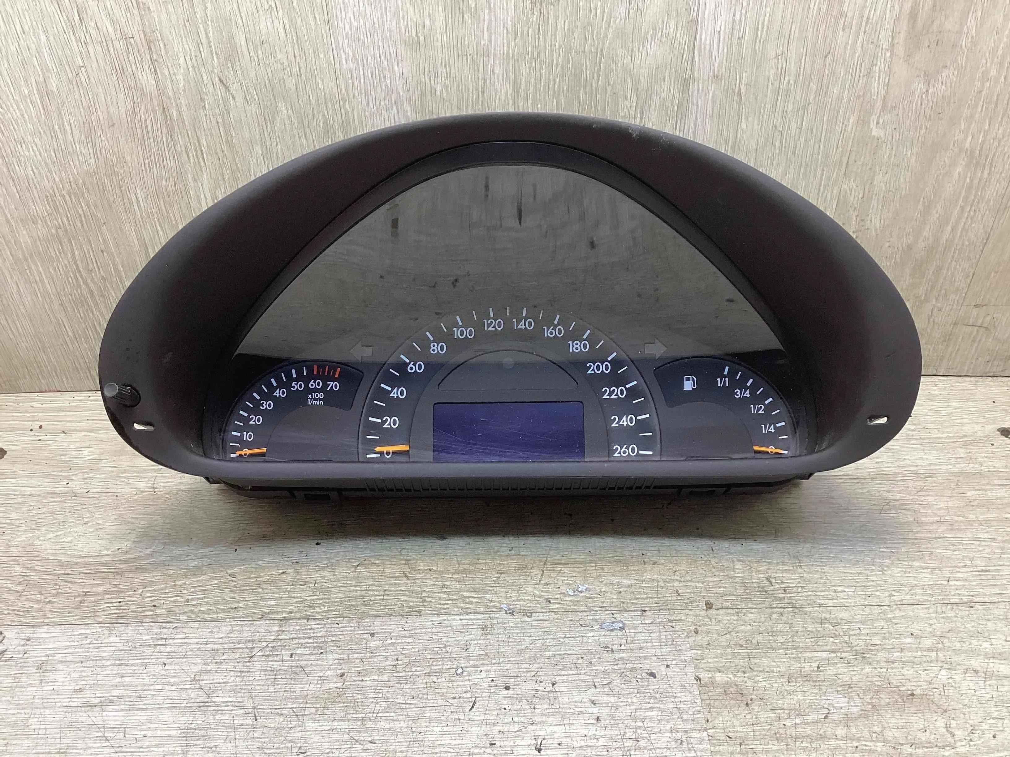 Щиток приборов (приборная панель) Mercedes C (W203) 2000-2004  2002 2,0 Бензин АКПП Седан