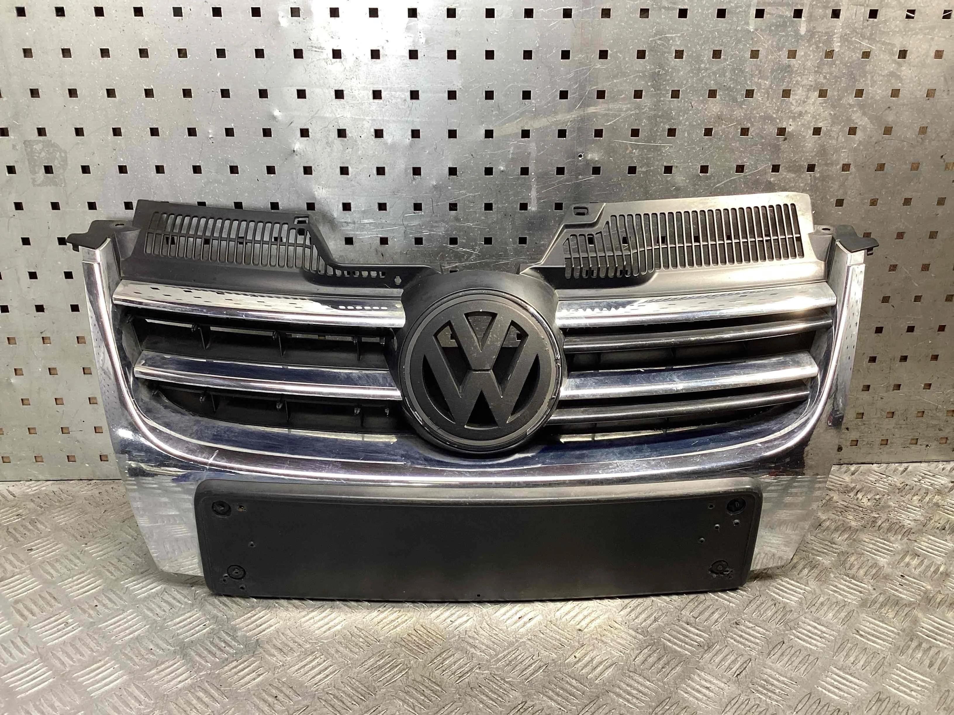 Решетка радиатора Volkswagen Jetta V (1K) 2005-2011 2005 1,9 Дизель МКПП 5ст. Седан