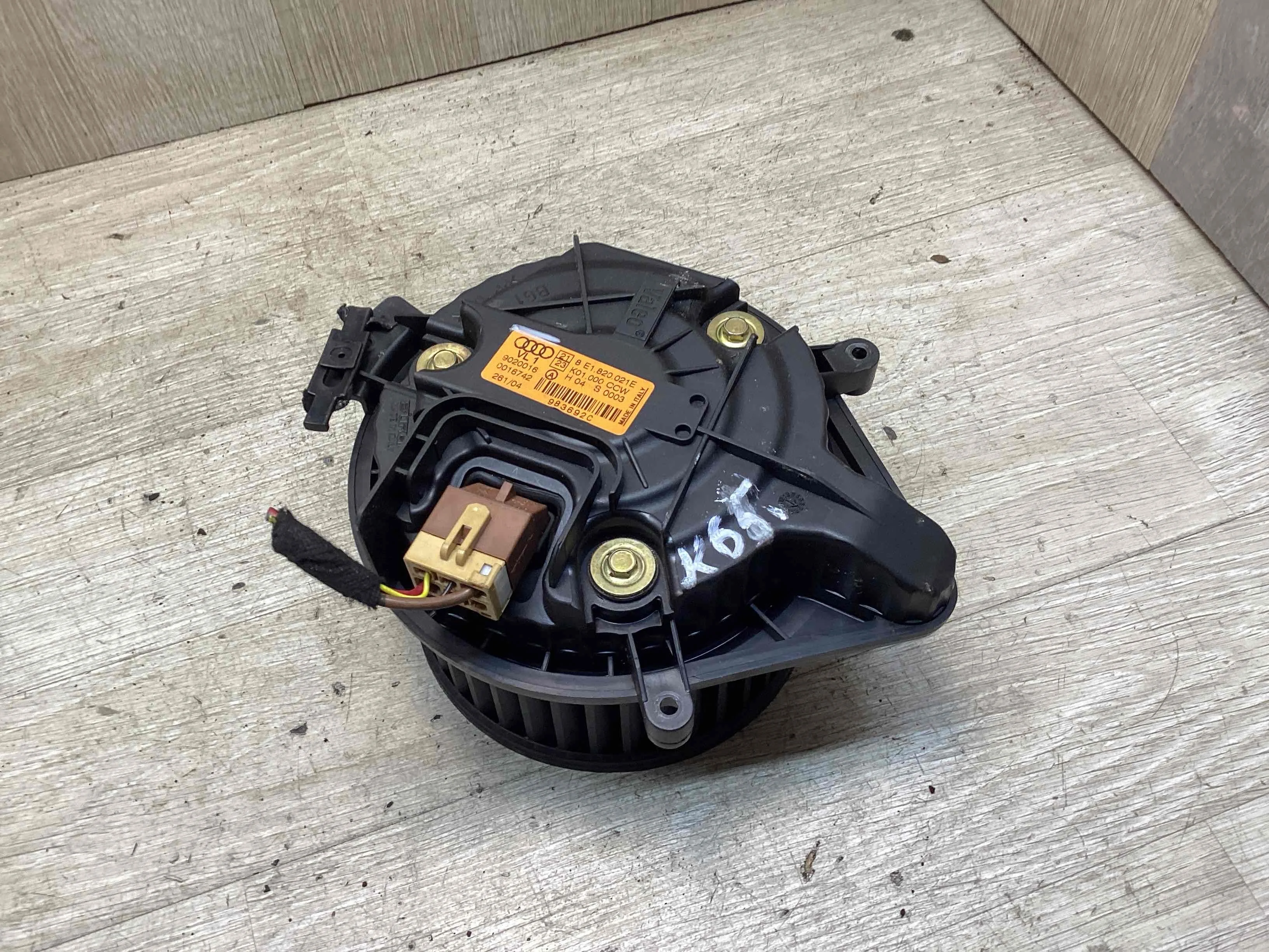 Моторчик печки Audi A4 B6 (8EC, 8E5) 2000-2006 2004 1,9 Дизель МКПП 6ст. Универсал