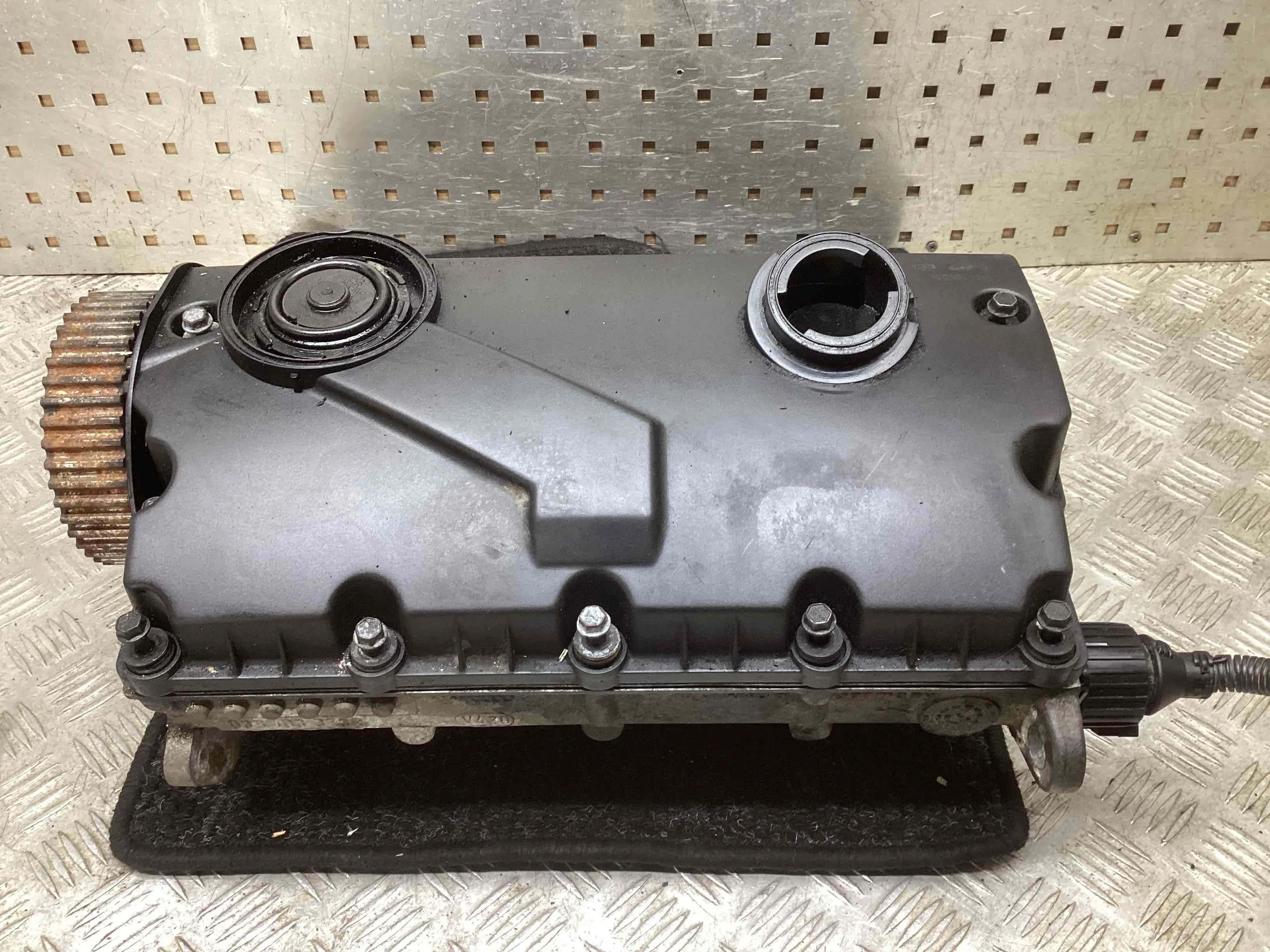 Головка блока цилиндров Audi A4 B6 (8EC, 8E5) 2000-2006 2004 1,9 Дизель МКПП 6ст. Универсал
