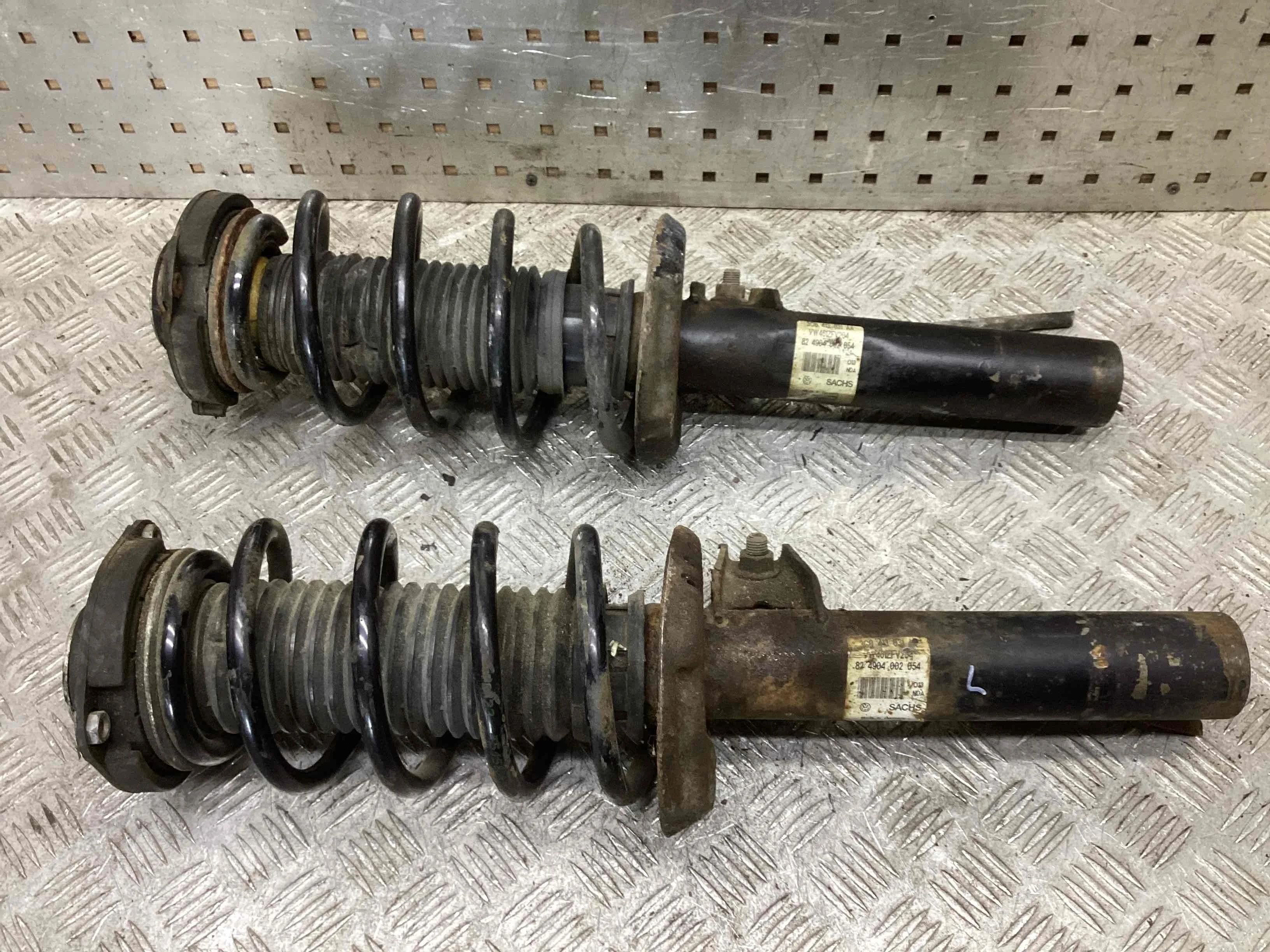 Стойка передняя левая Volkswagen Passat B6 (3C) 2005-2010 2006
