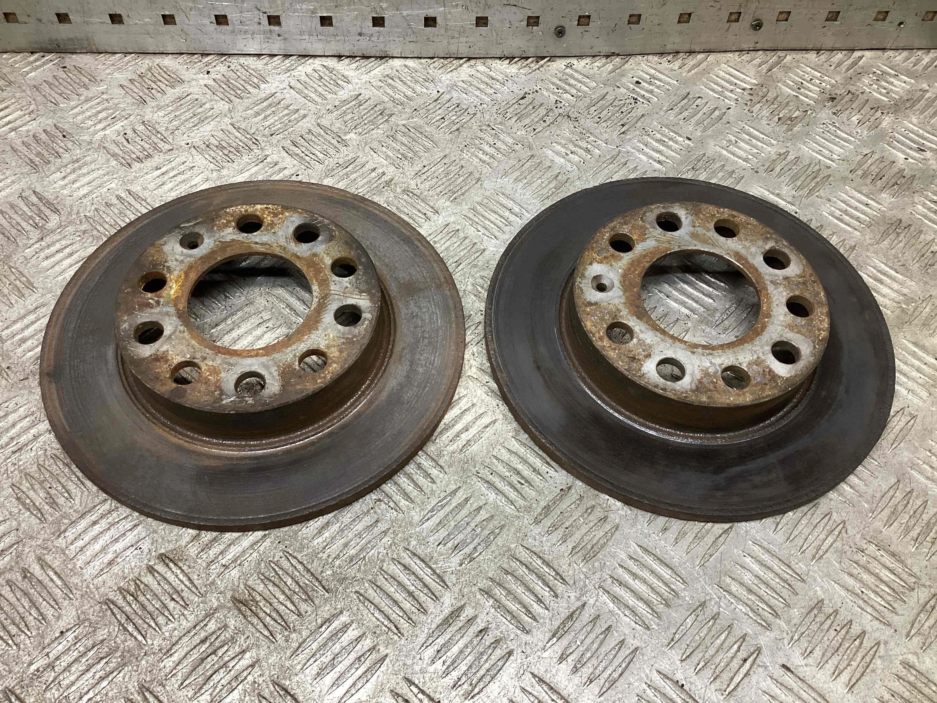 Диск тормозной задний Audi A4 B6 (8EC, 8E5) 2000-2006 2001 1,9 Дизель МКПП 6ст. Универсал