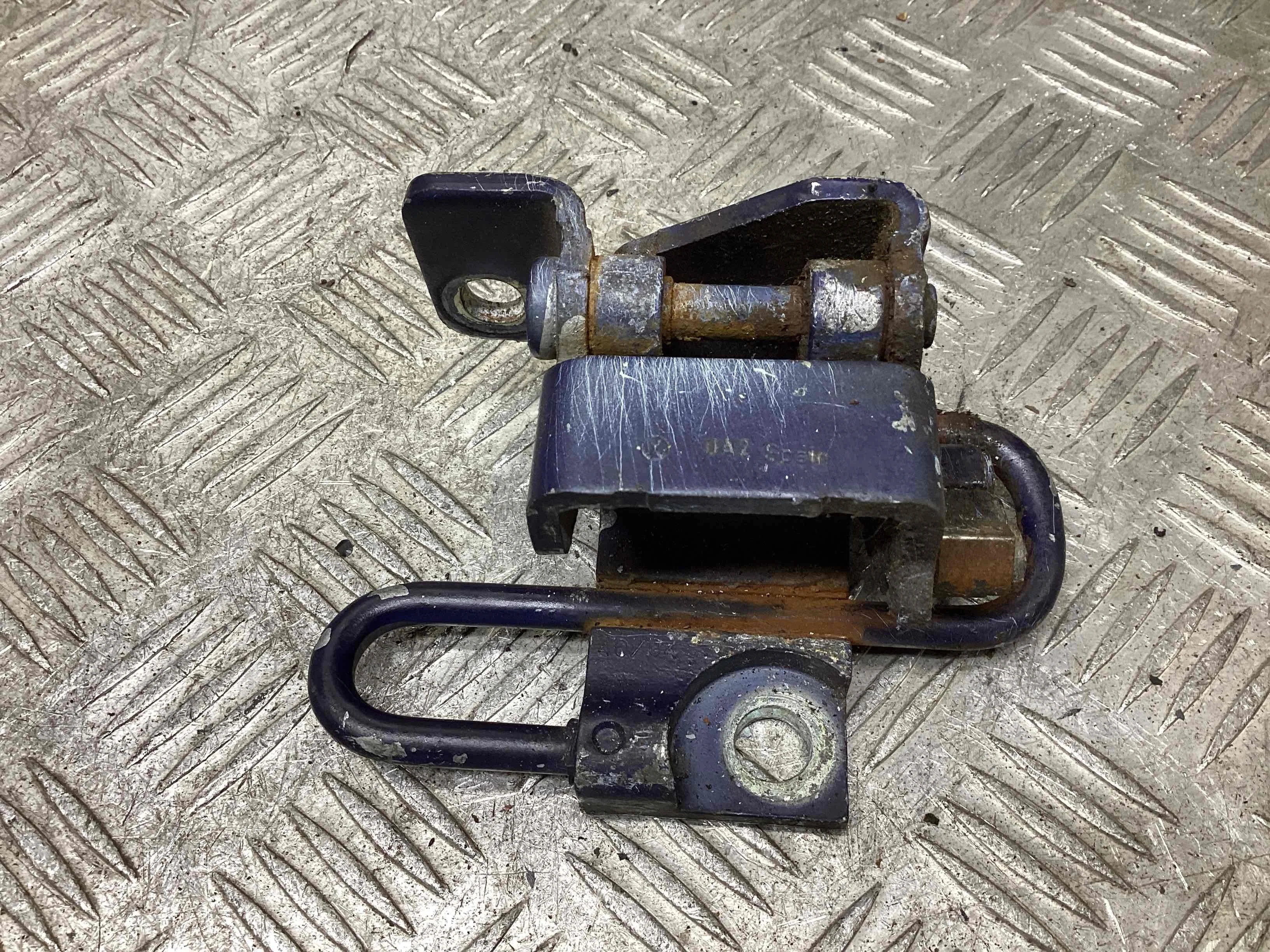 Петля двери передней левой Volkswagen Golf V (1K) 2004-2009 2005