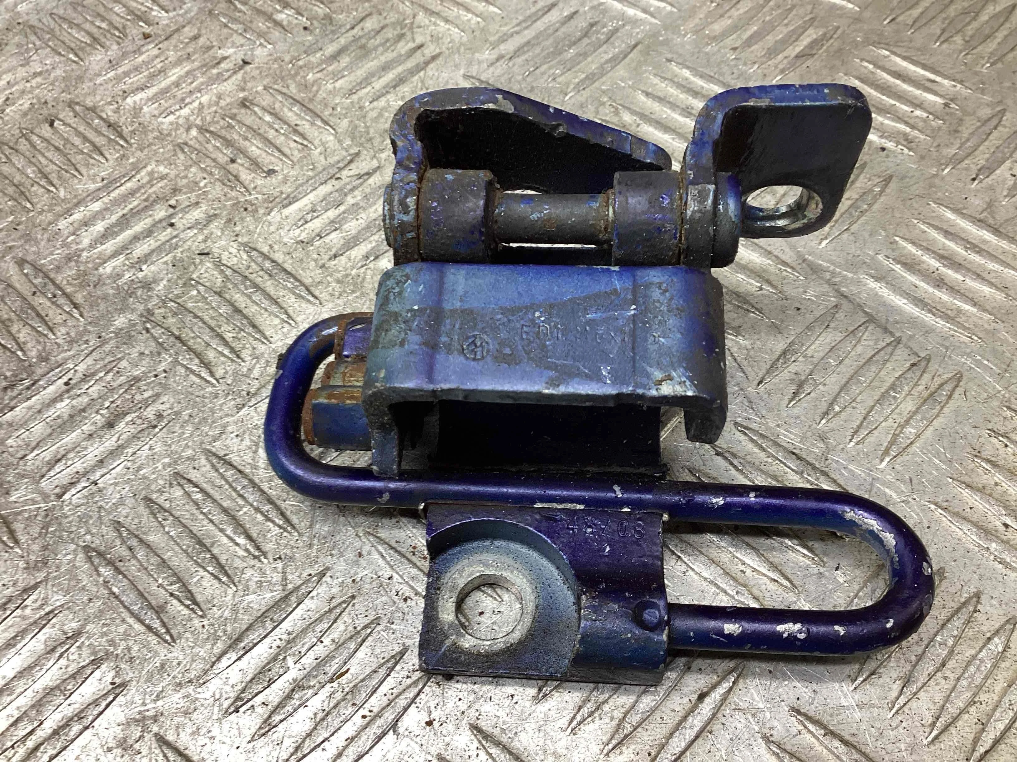 Петля двери передней правой Volkswagen Golf V (1K) 2004-2009 2005