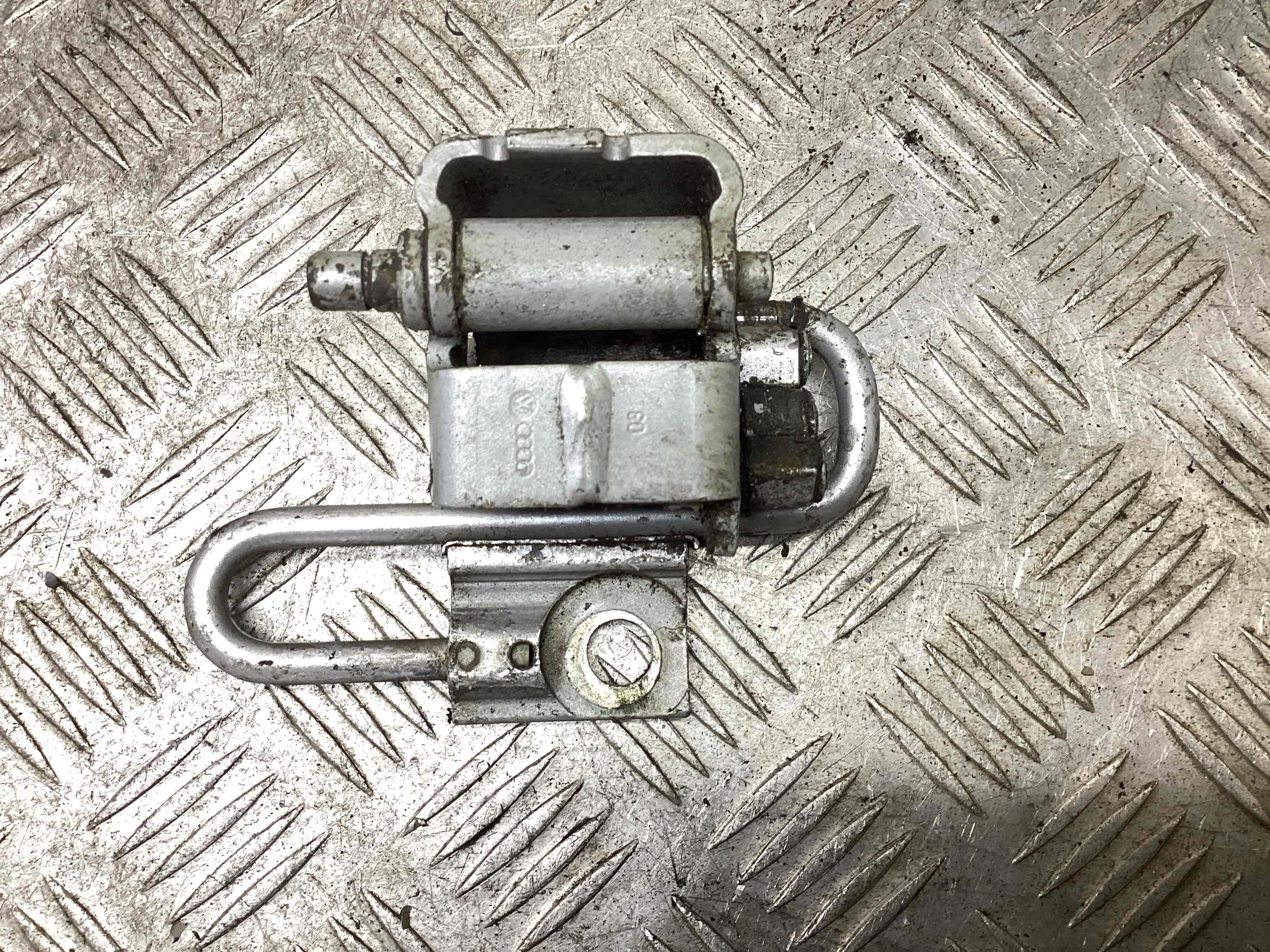Петля двери передней левой Audi A6 C6 (4F) 2004-2008 2007