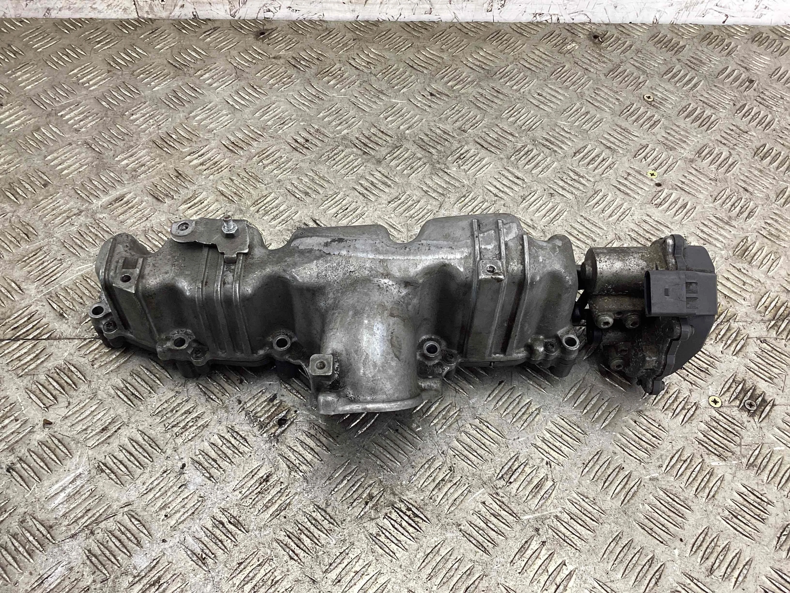 Коллектор впускной Volkswagen Passat B6 (3C) 2005-2010 2007 2,0 Дизель