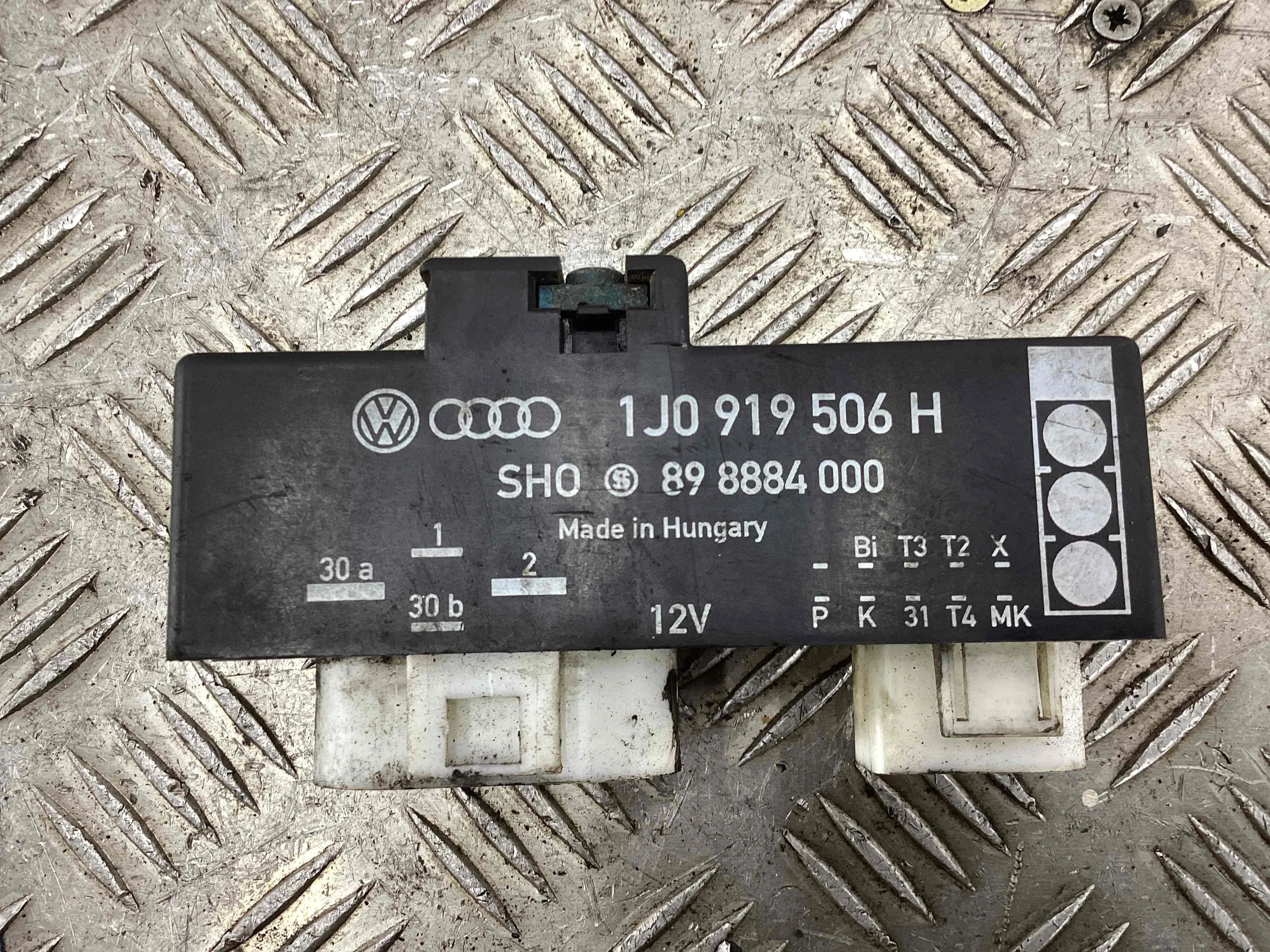Реле вентилятора Volkswagen Bora (1J) 1998-2005 2000 1,9 Дизель МКПП 5ст. Седан