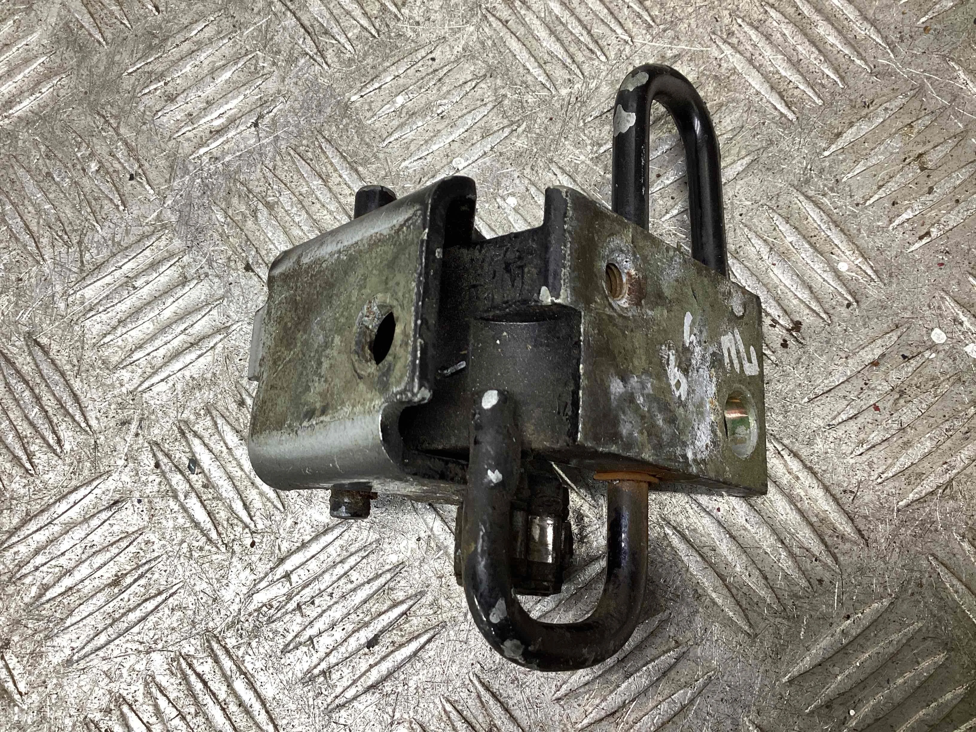 Петля двери передней левой Audi A4 B6 (8EC, 8E5) 2000-2006 2004