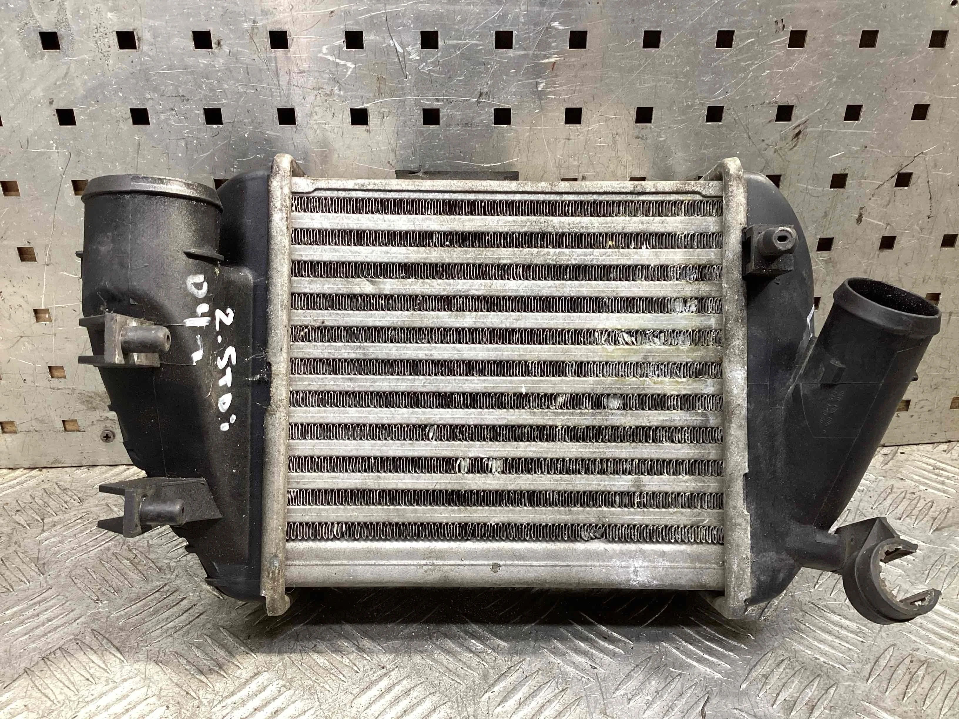 Интеркулер Audi A4 B6 (8EC, 8E5) 2000-2006 2004 2,5 Дизель МКПП 6ст. Универсал