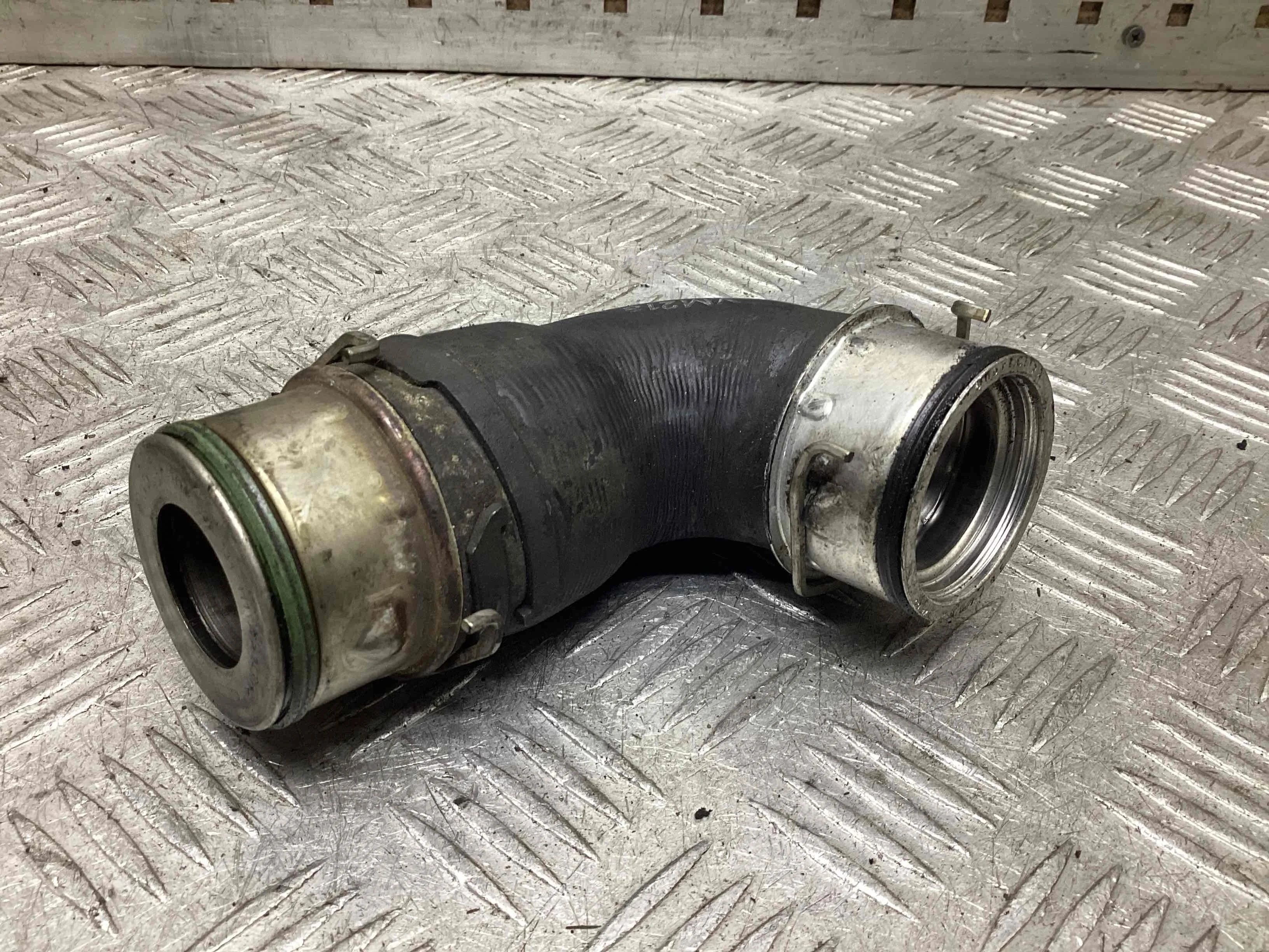 Патрубок интеркулера Volkswagen Jetta V (1K) 2005-2011 2005 1,9 Дизель МКПП 5ст. Седан