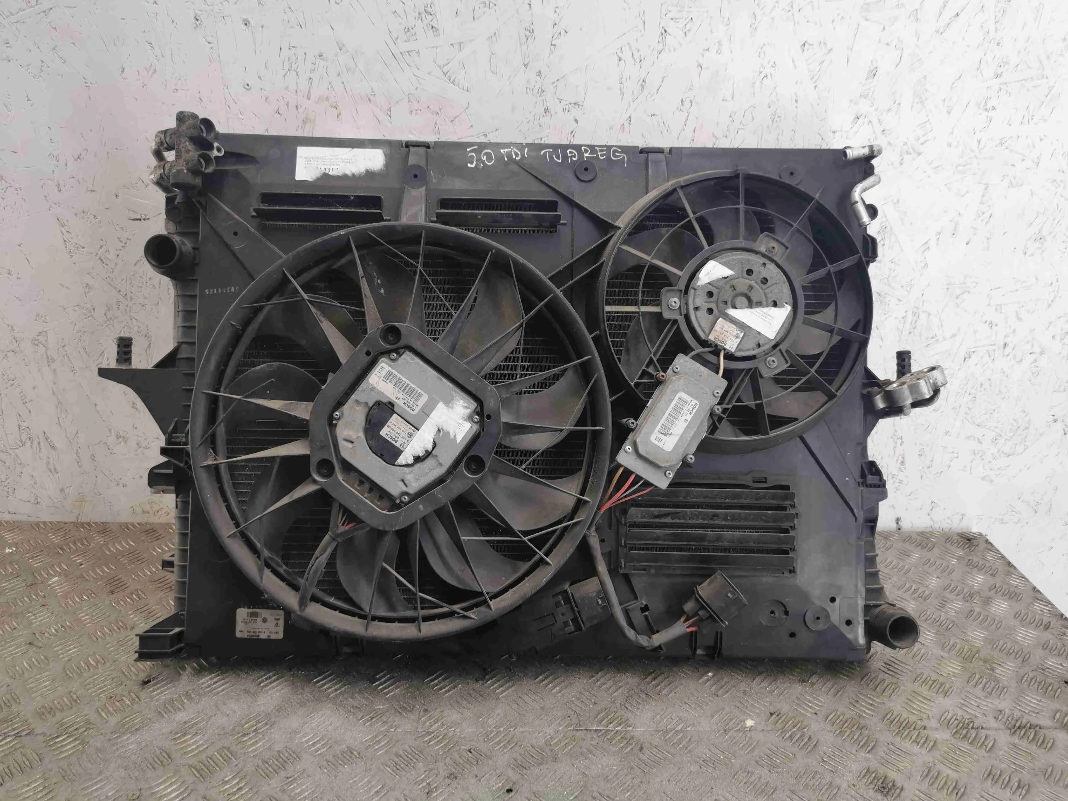 Диффузор вентилятора Volkswagen Touareg I (7L) 2002-2006 2002 5,0 Дизель АКПП Внедорожник