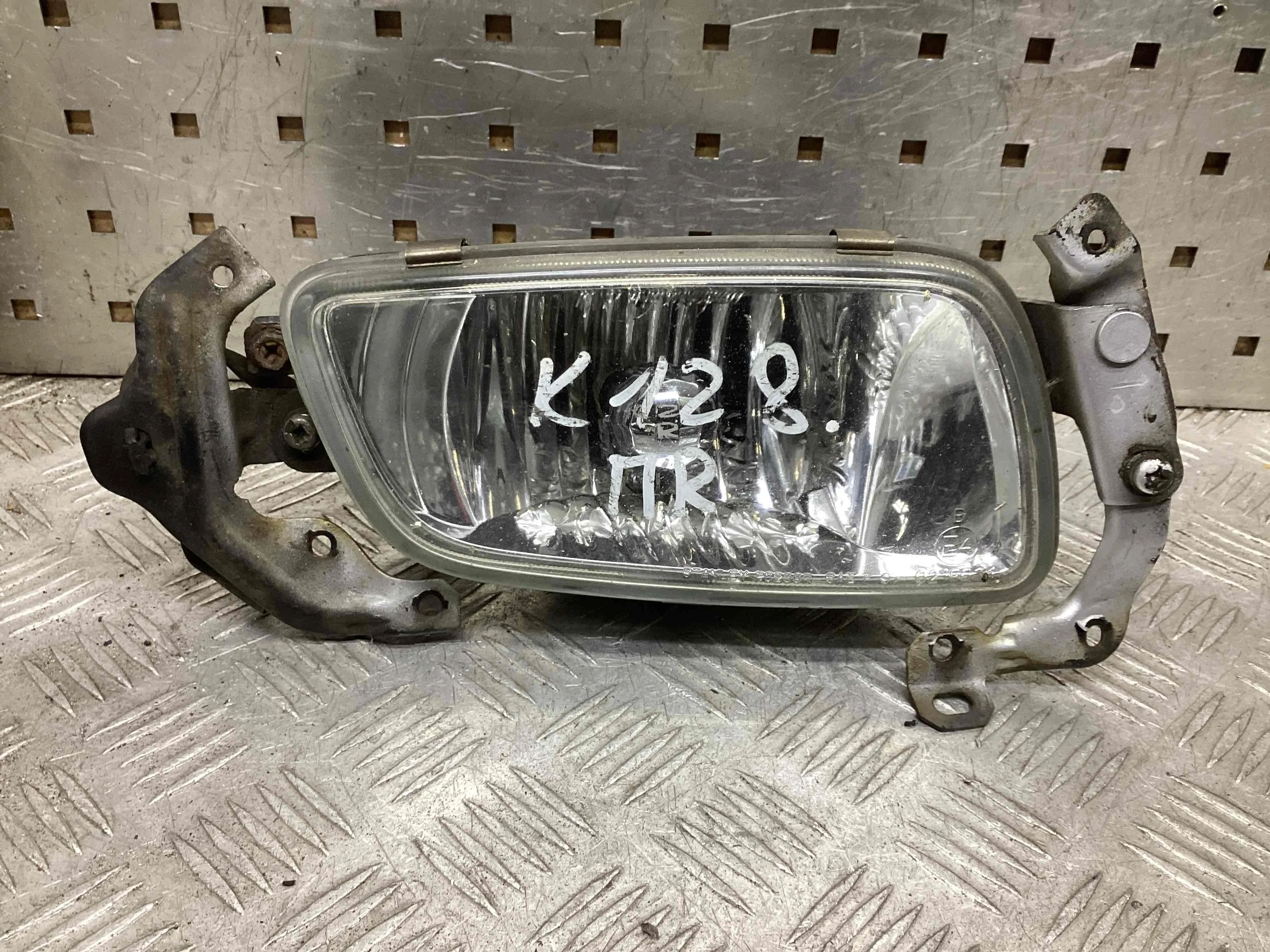 Фара противотуманная правая Mitsubishi Pajero III 1999-2006 2002 3,2 Дизель АКПП Внедорожник