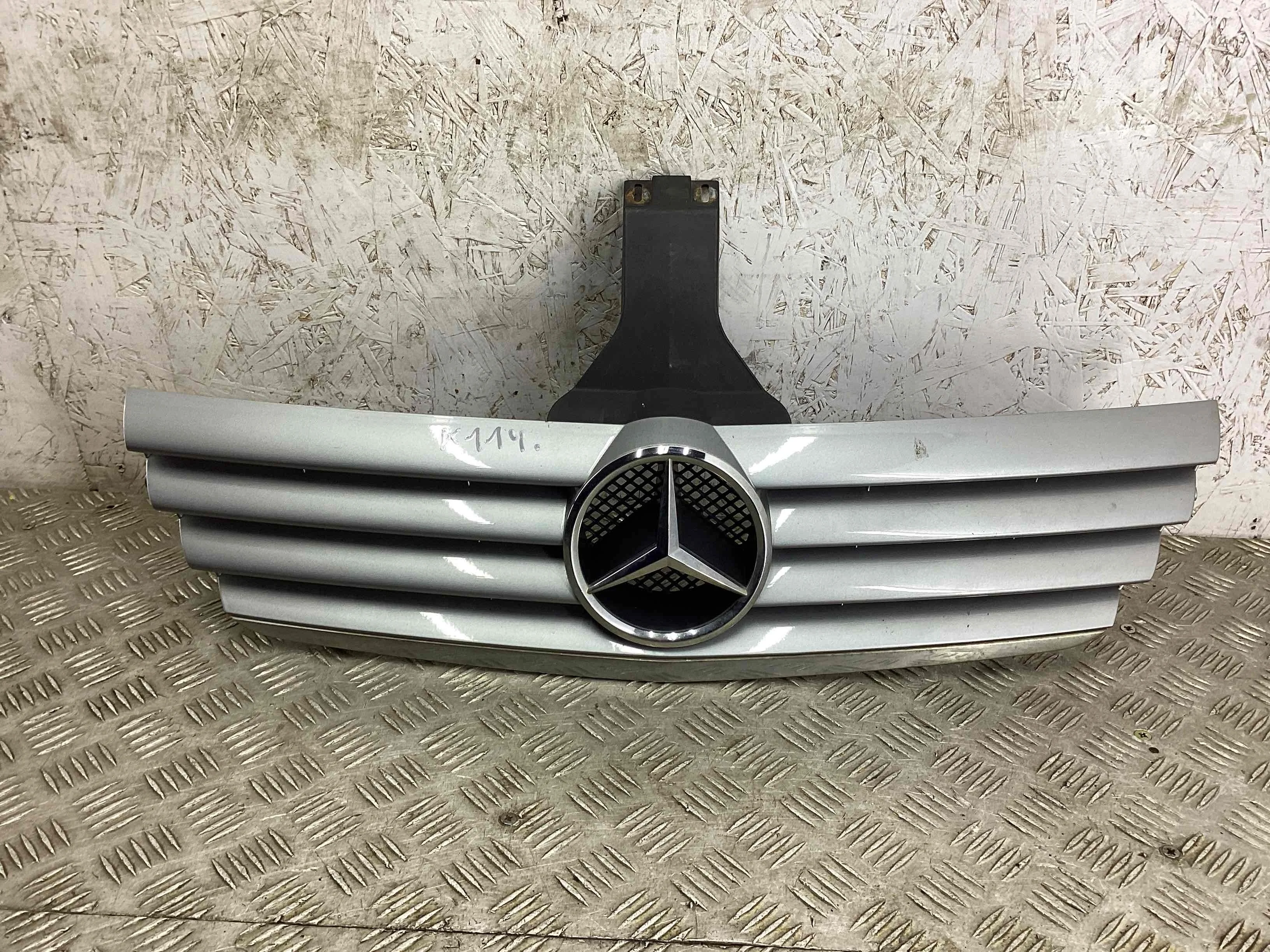 Решетка радиатора Mercedes C (W203) 2000-2004  2002 2,0 Бензин МКПП 6ст. Купе