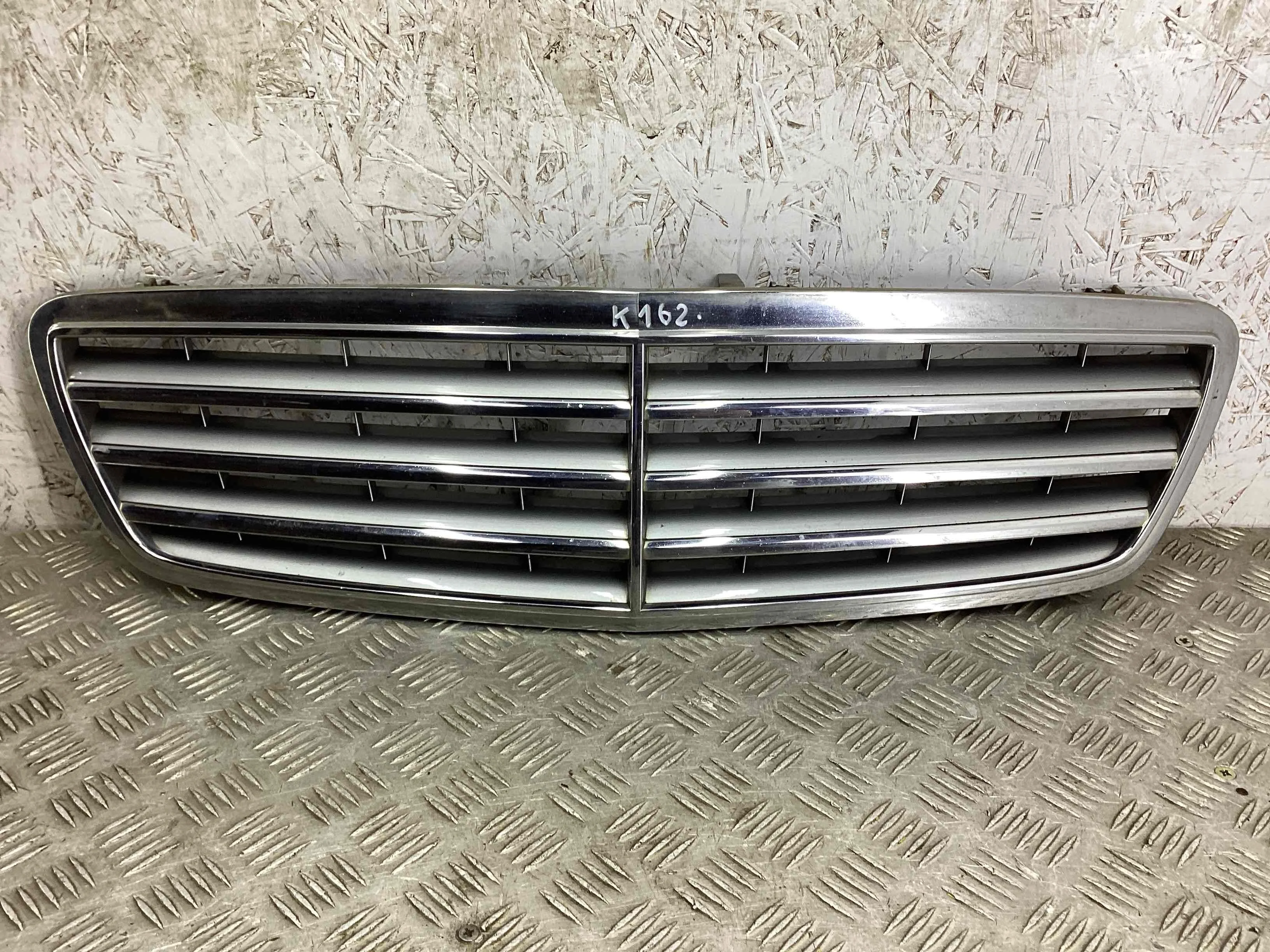 Решетка радиатора Mercedes C (W203) 2004-2007 рестайлинг  2004 2,2 Дизель АКПП Универсал
