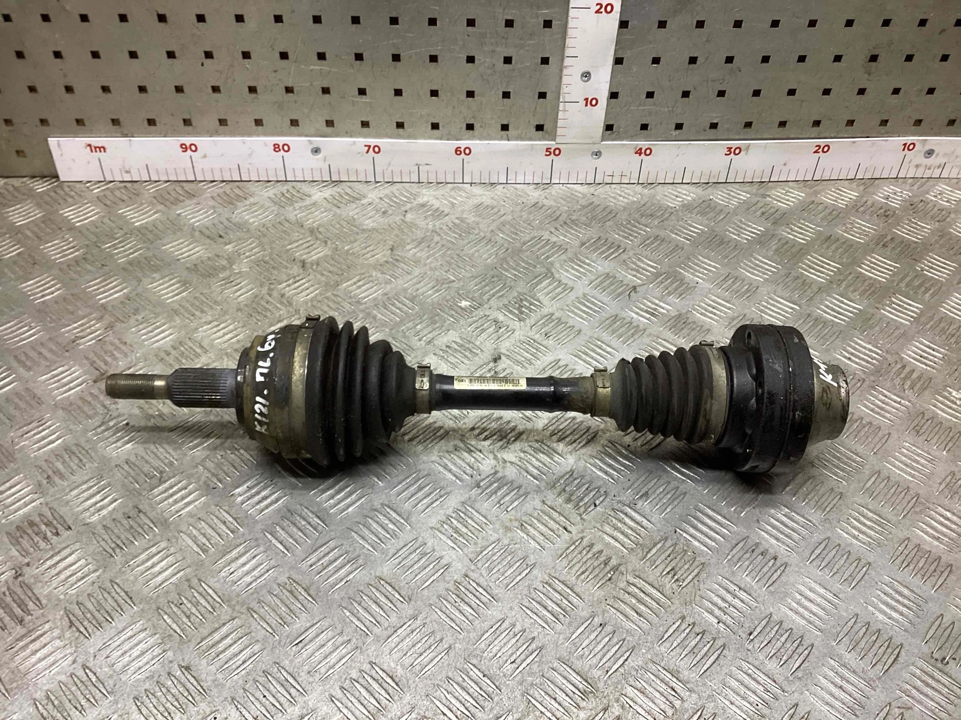 Полуось передняя левая (приводной вал, ШРУС) Volkswagen Touareg I (7L) 2002-2006 2006 2,5 Дизель МКПП 6ст. Внедорожник