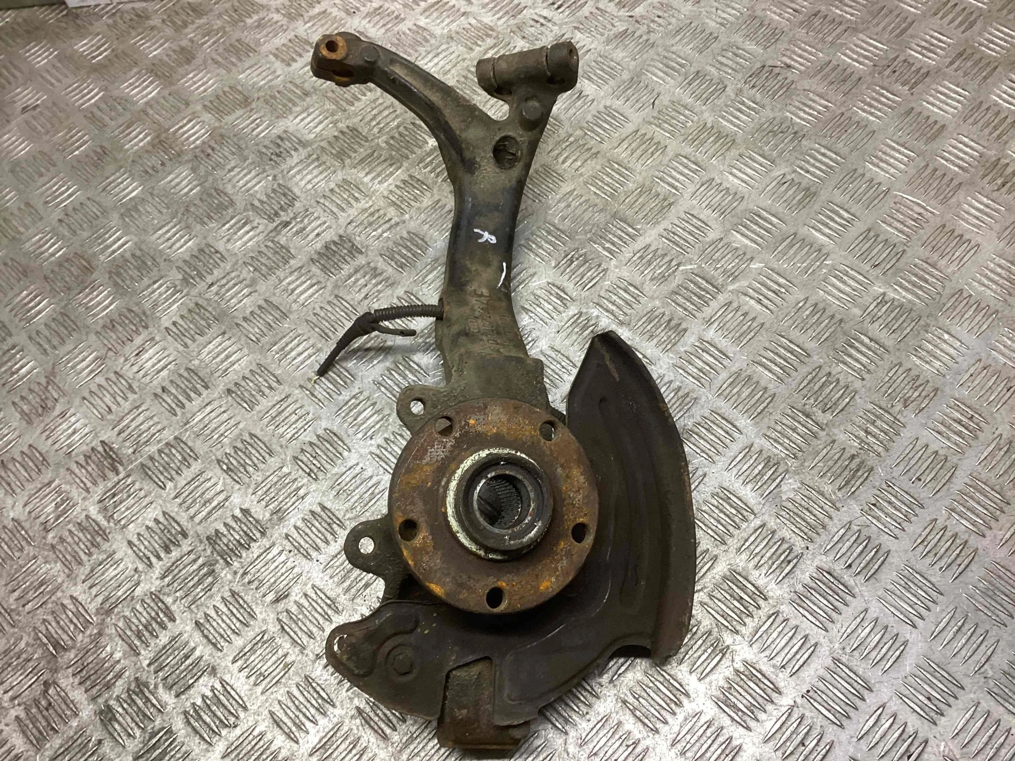 Кулак поворотный правый Audi A6 C5 (4B) 1997-2001 2000 2,8 Бензин АКПП Седан