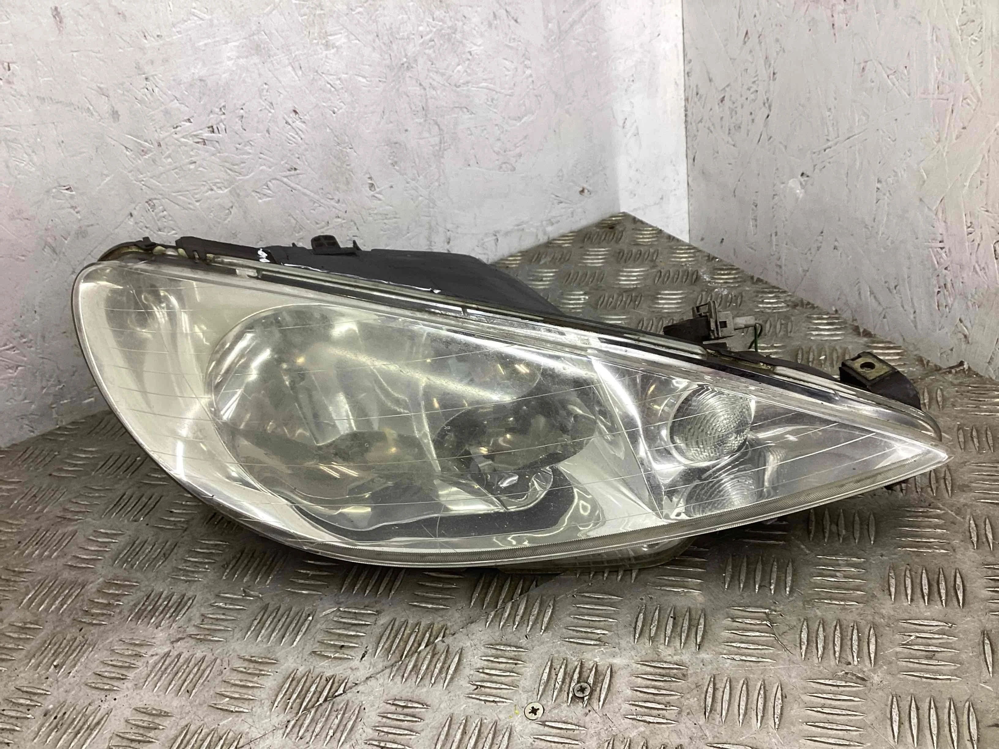 Фара правая Peugeot 206 (2A, 2E) 2003-2009 рестайлинг 2004 1,1 Бензин МКПП Хэтчбек 3дв.