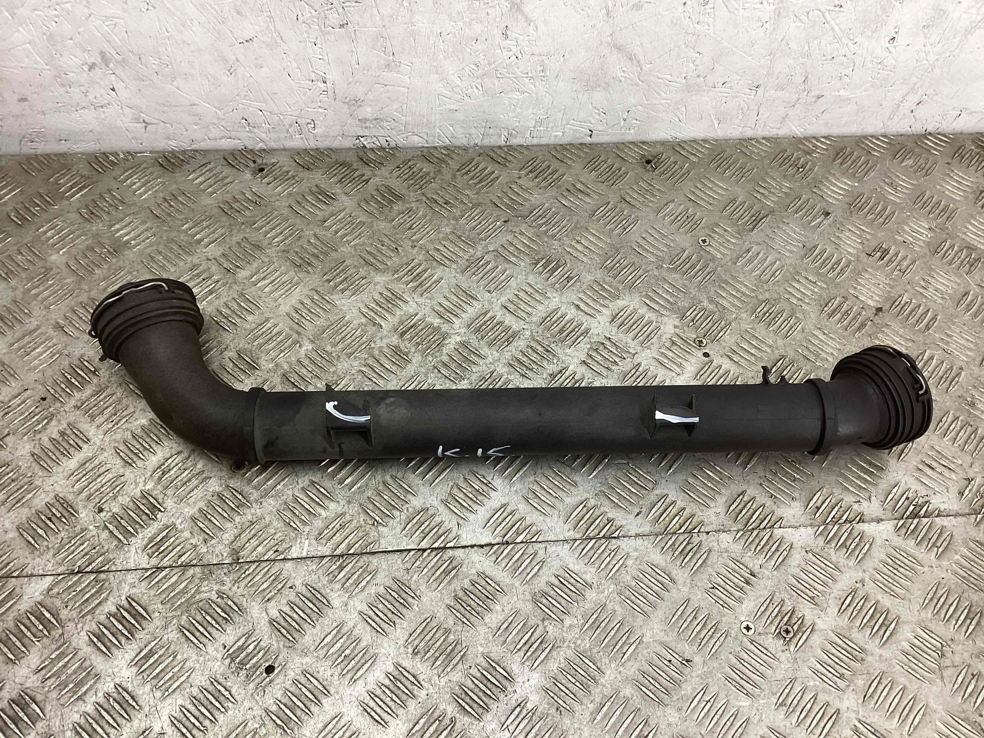 Патрубок интеркулера Volkswagen Touareg I (7L) 2002-2006 2004 2,5 Дизель АКПП Внедорожник