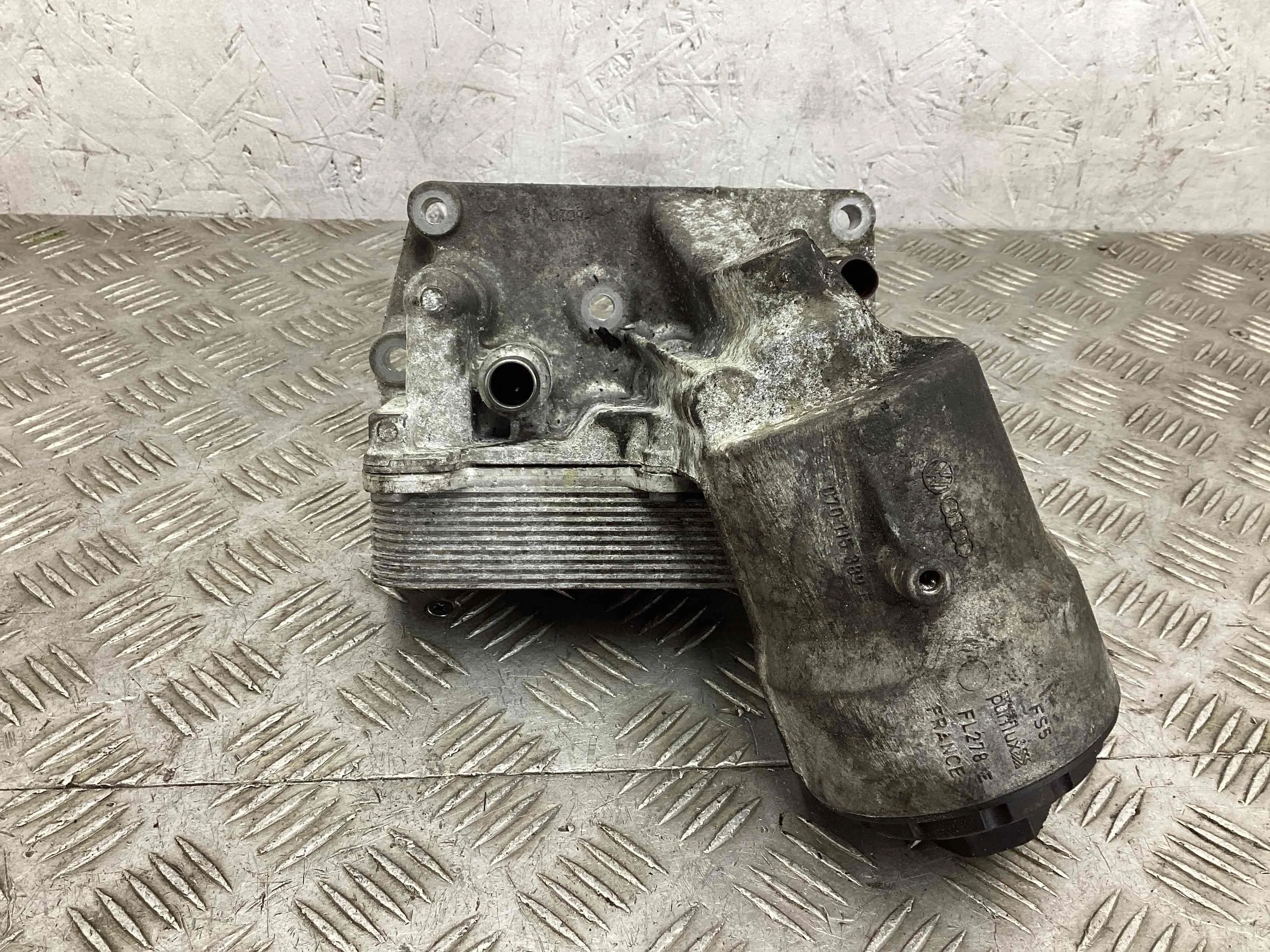 Корпус масляного фильтра Volkswagen Touareg I (7L) 2002-2006 2006 2,5 Дизель МКПП 6ст. Внедорожник