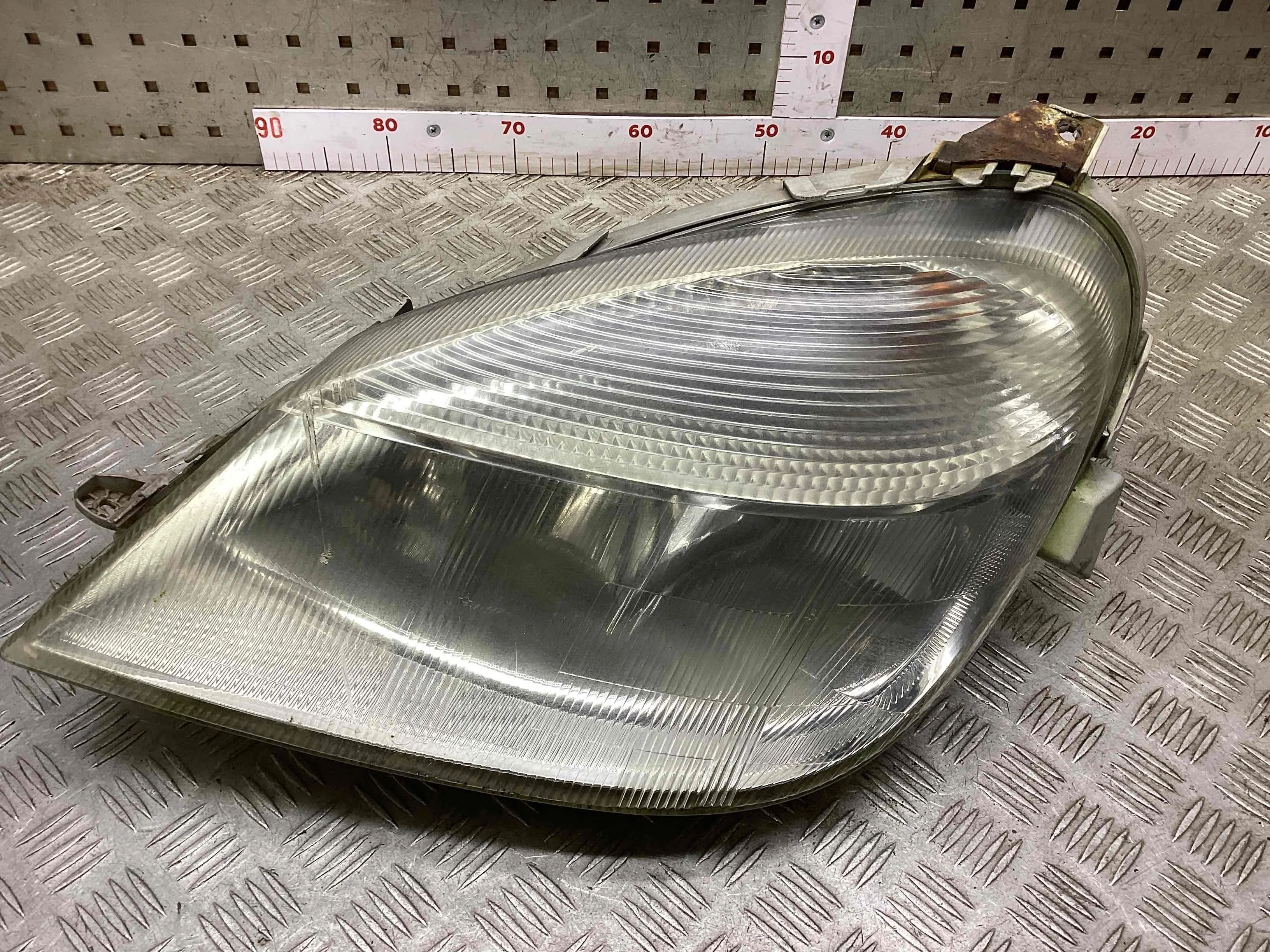 Фара левая Mercedes Vaneo 2002-2005  2002