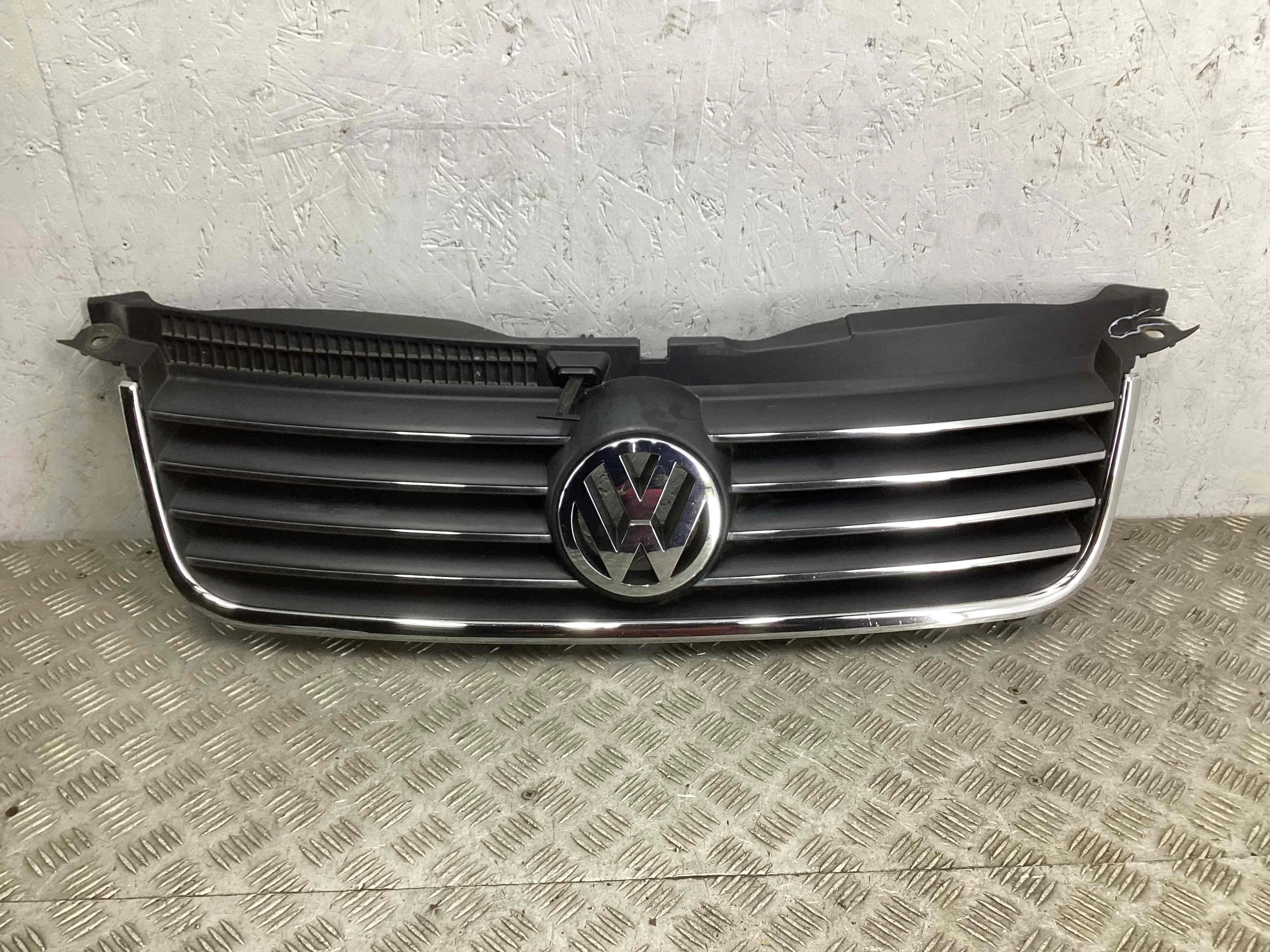 Решетка радиатора Volkswagen Passat B5+ (3B) 2000-2005 рестайлинг 2002