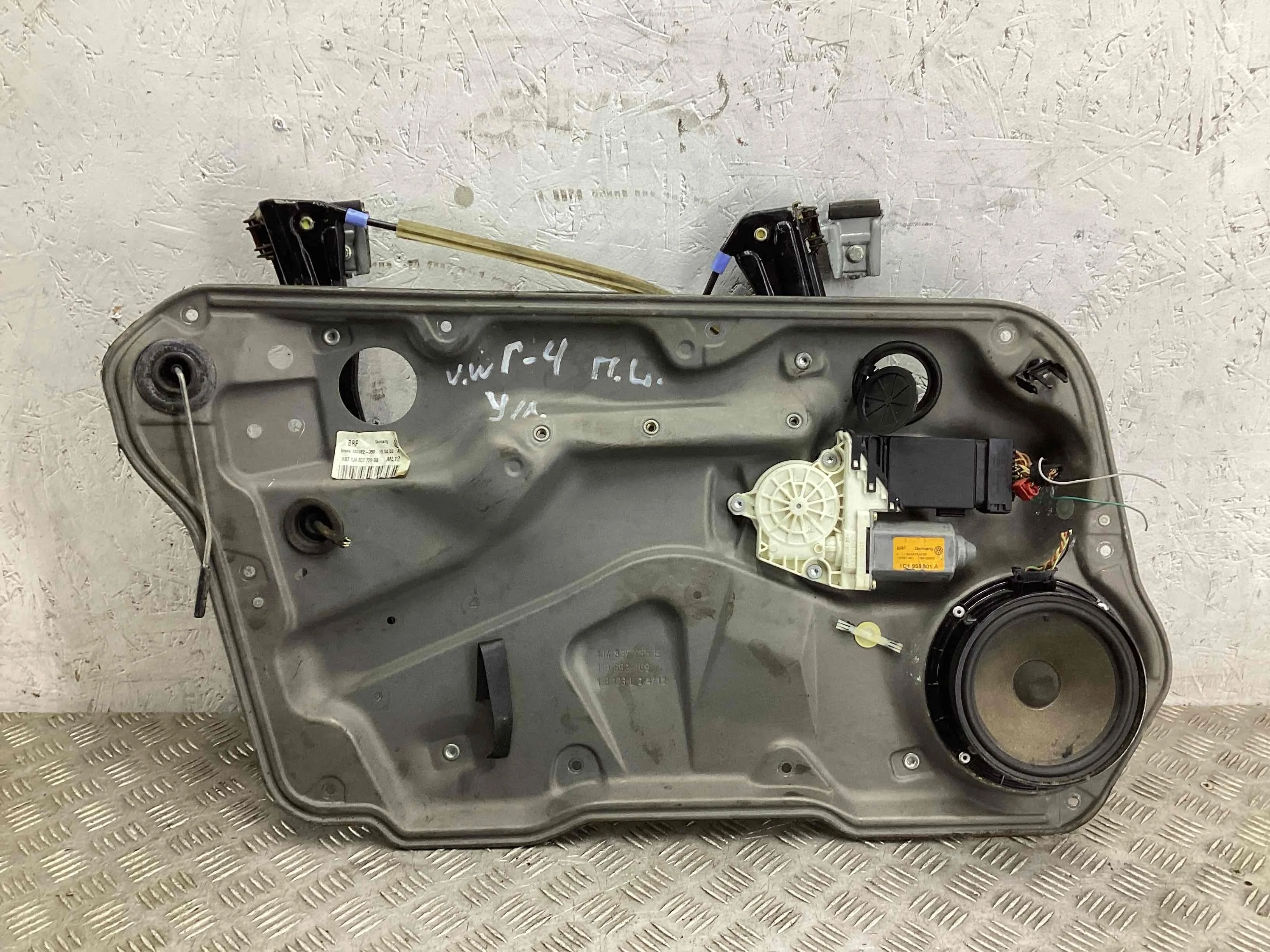 Стеклоподъемник передний левый Volkswagen Golf IV (1J) 1997-2004 2001 1,6 Бензин МКПП 5ст. Универсал