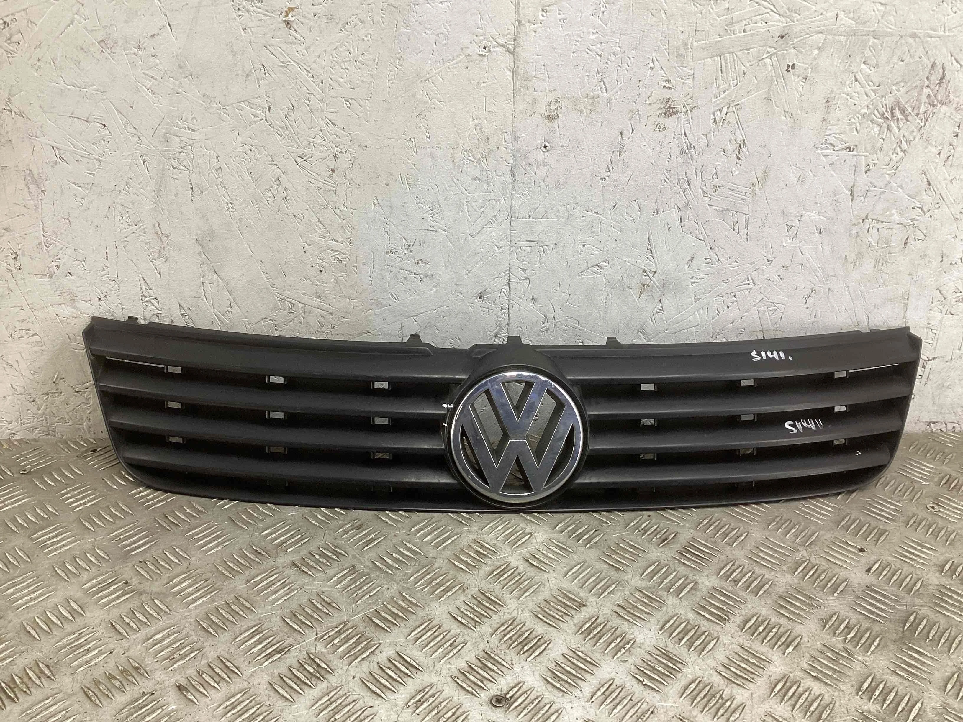 Решетка радиатора Volkswagen Passat B5 (3B) 1996-2000 1998 1,6 Бензин МКПП 5ст. Седан