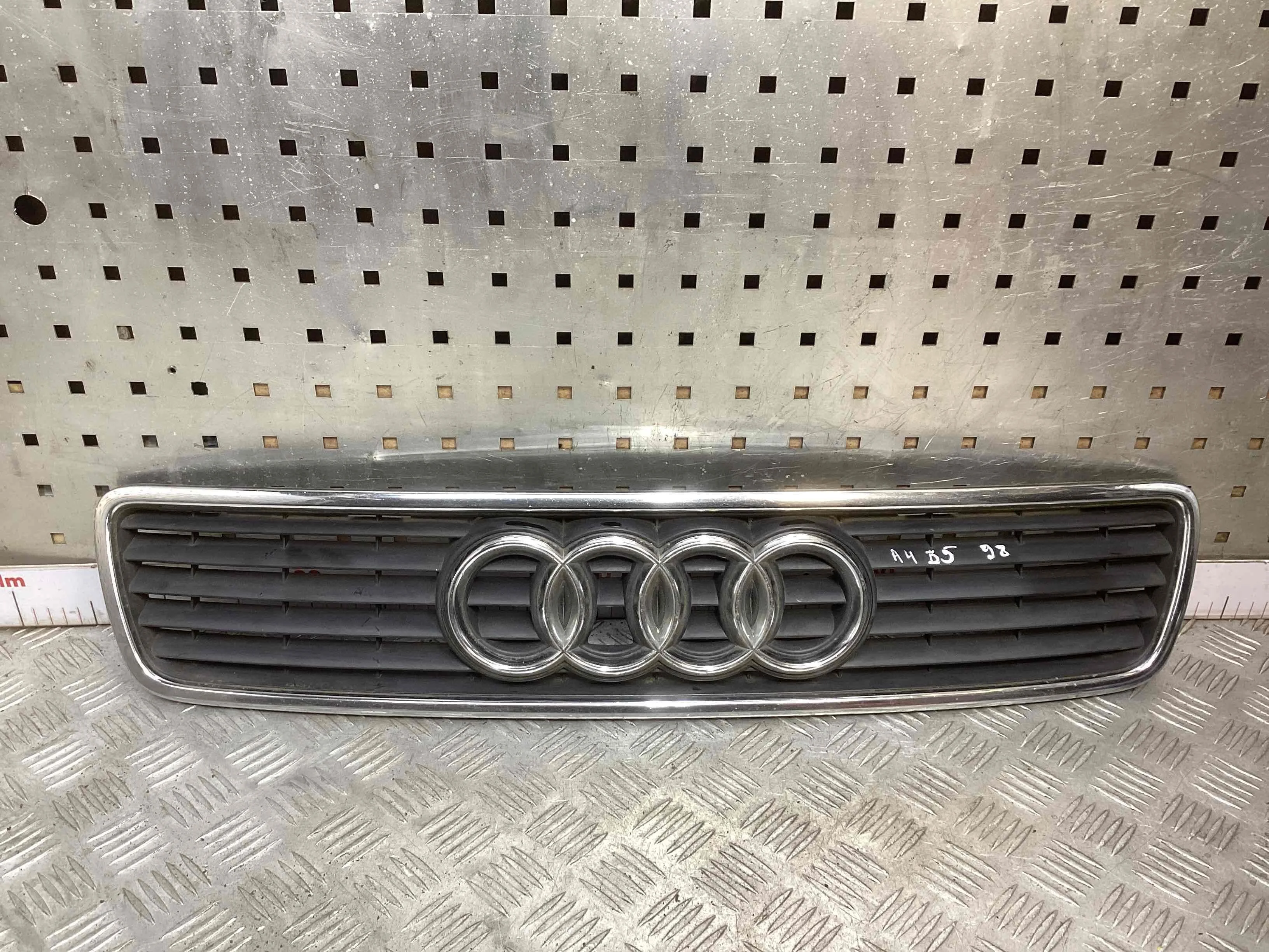 Решетка радиатора Audi A4 B5 (8D) 1994-1999 1996