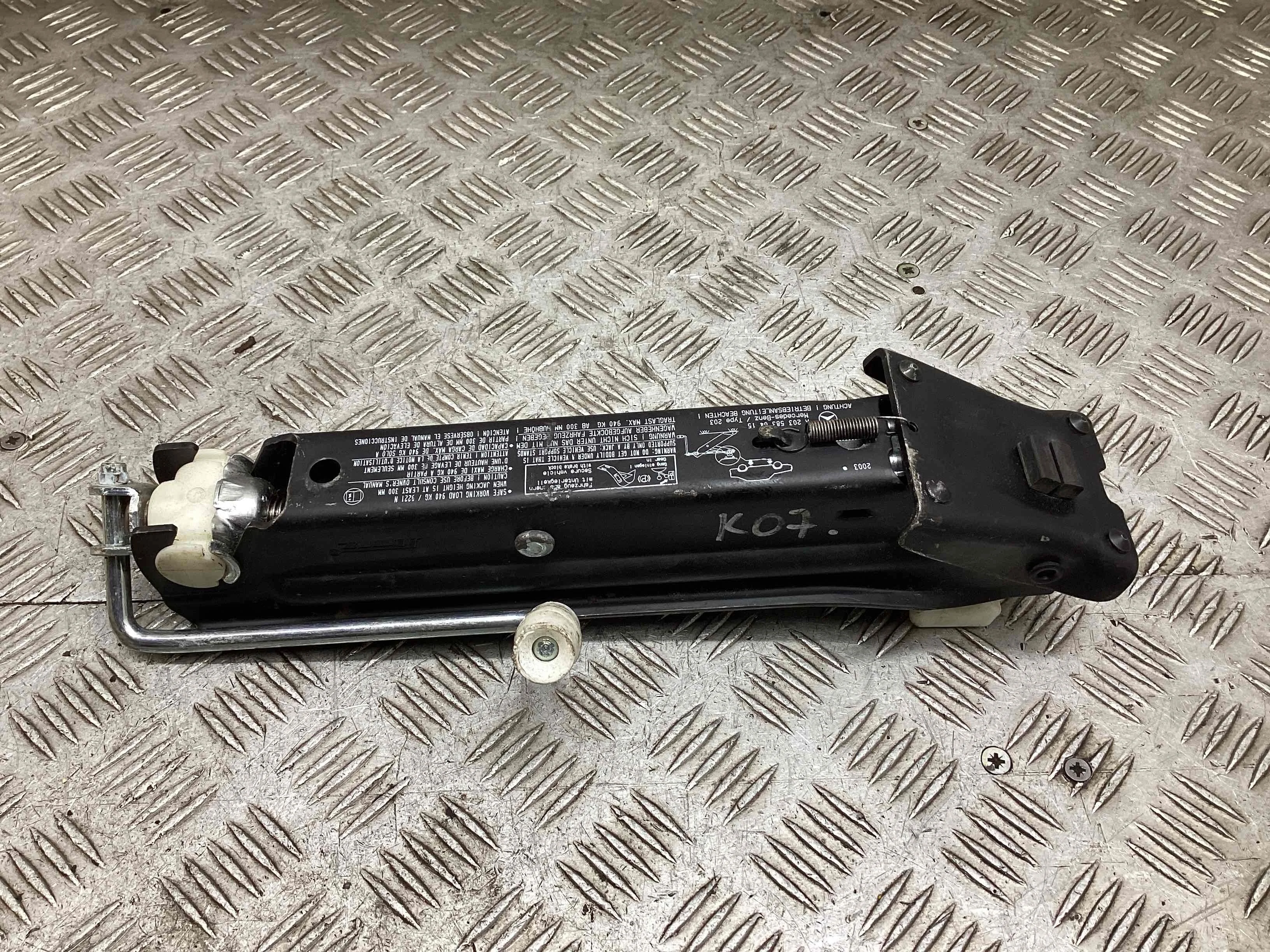 Домкрат Mercedes C (W203) 2000-2004  2003 1,8 Бензин АКПП Седан