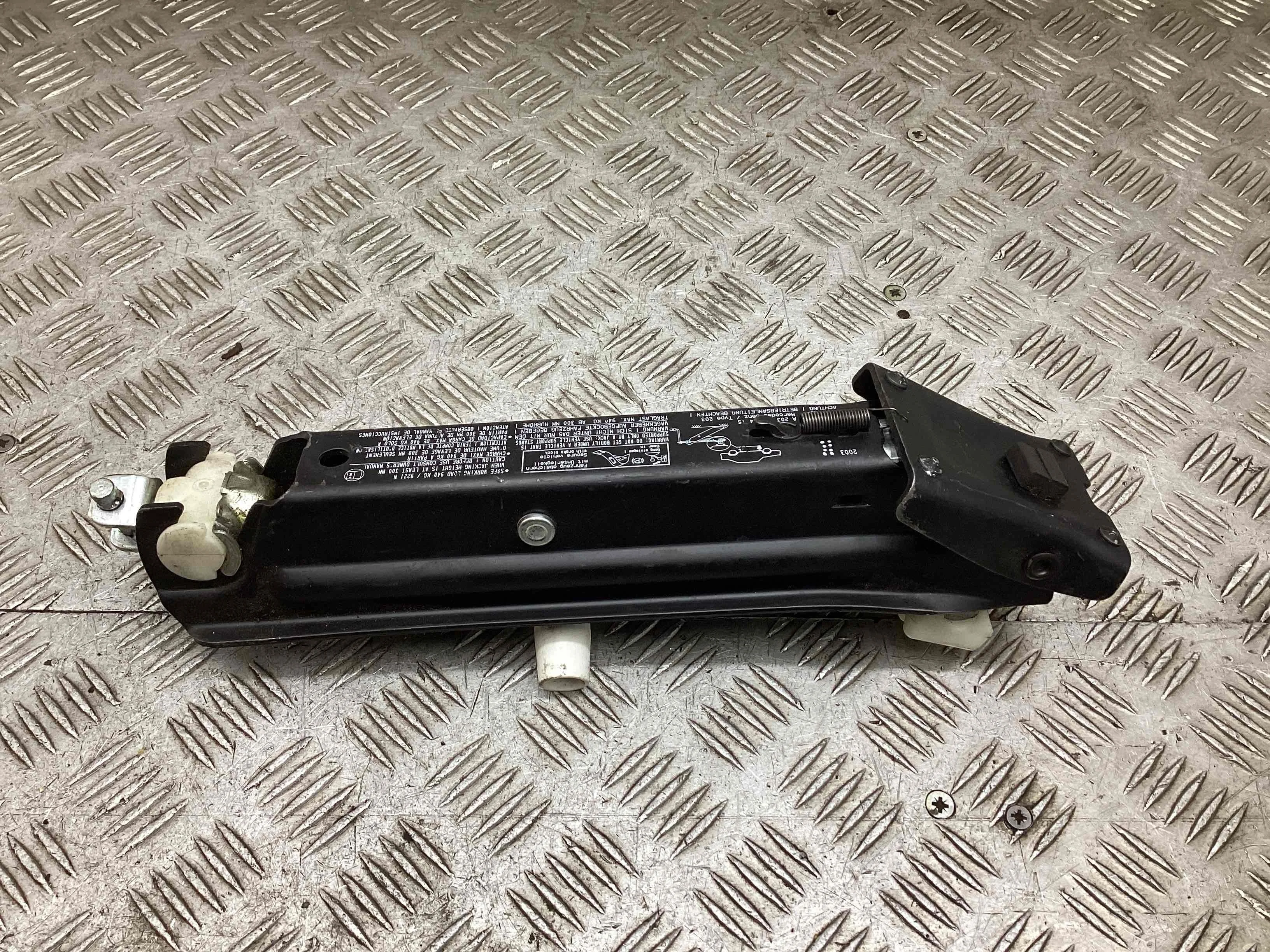 Домкрат Mercedes C (W203) 2000-2004  2004