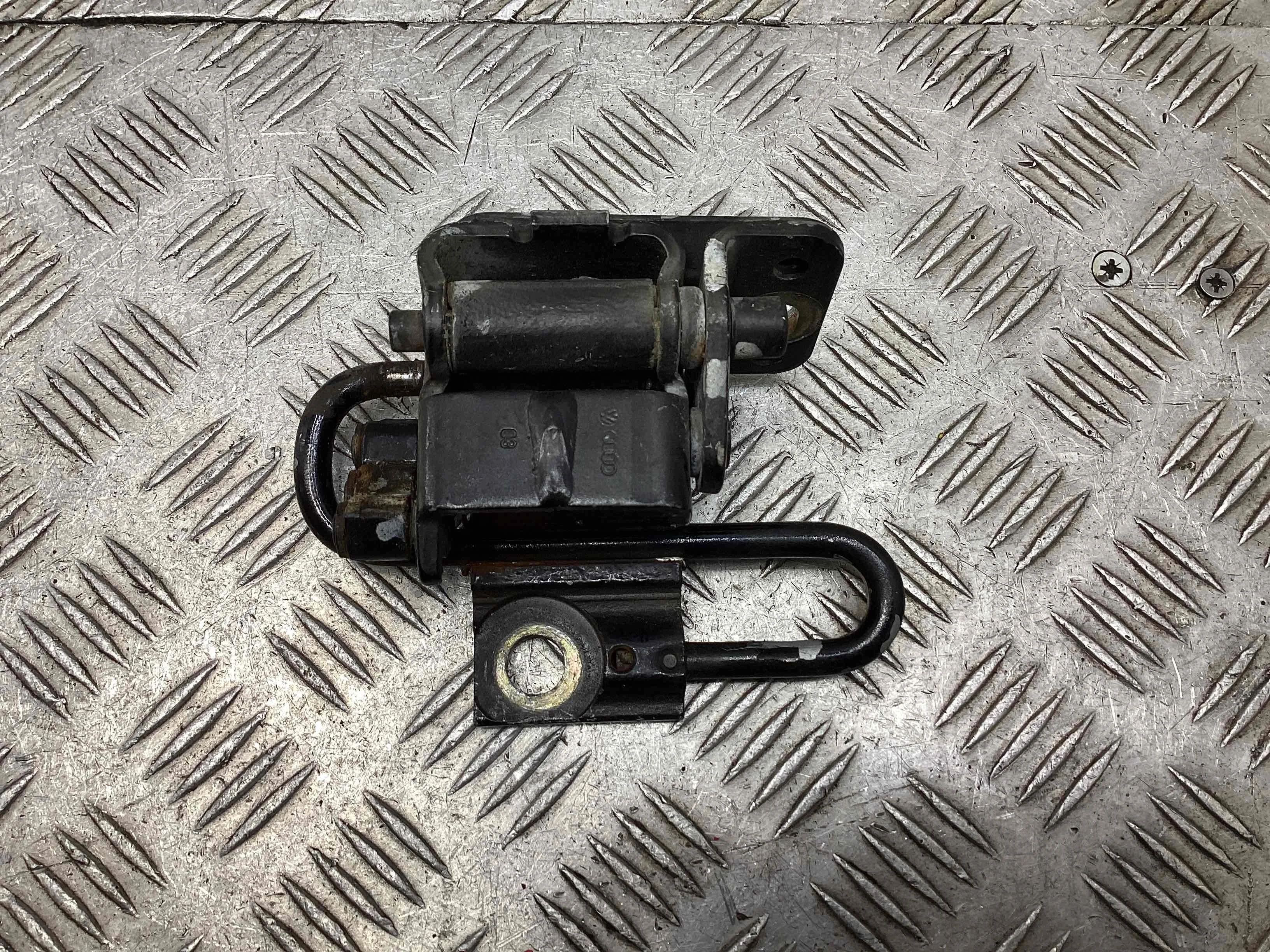 Петля двери передней правой Audi A6 C5 (4B) 2001-2004 рестайлинг 2002 2,5 Дизель Вариатор Универсал