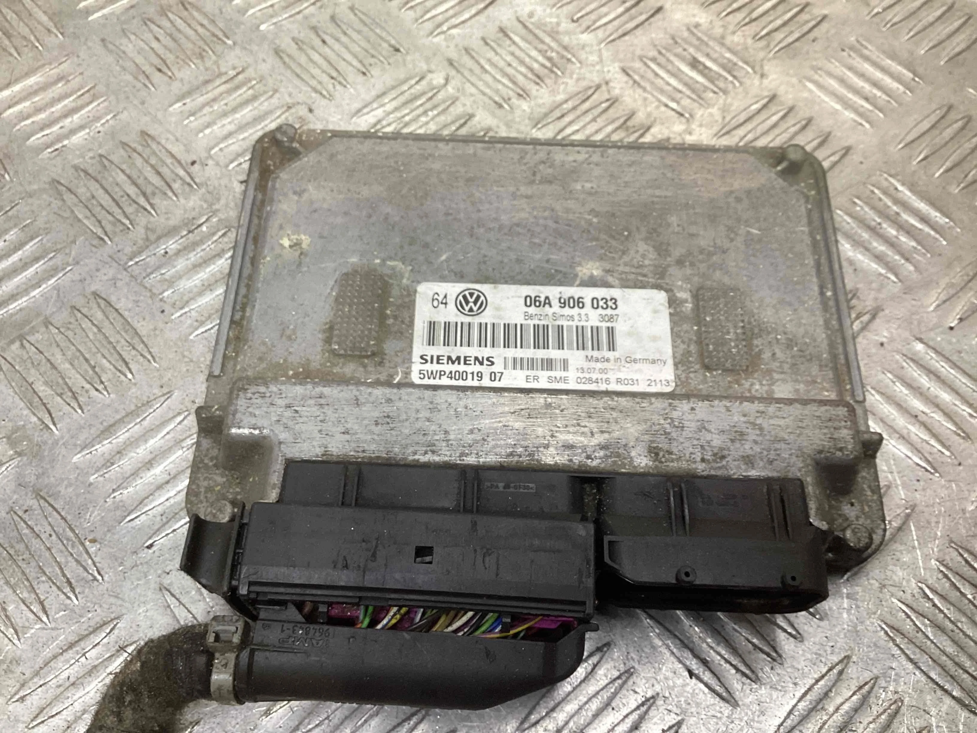 Блок управления двигателем Volkswagen Golf IV (1J) 1997-2004 2000 1,6 Бензин АКПП Хэтчбек 3дв.