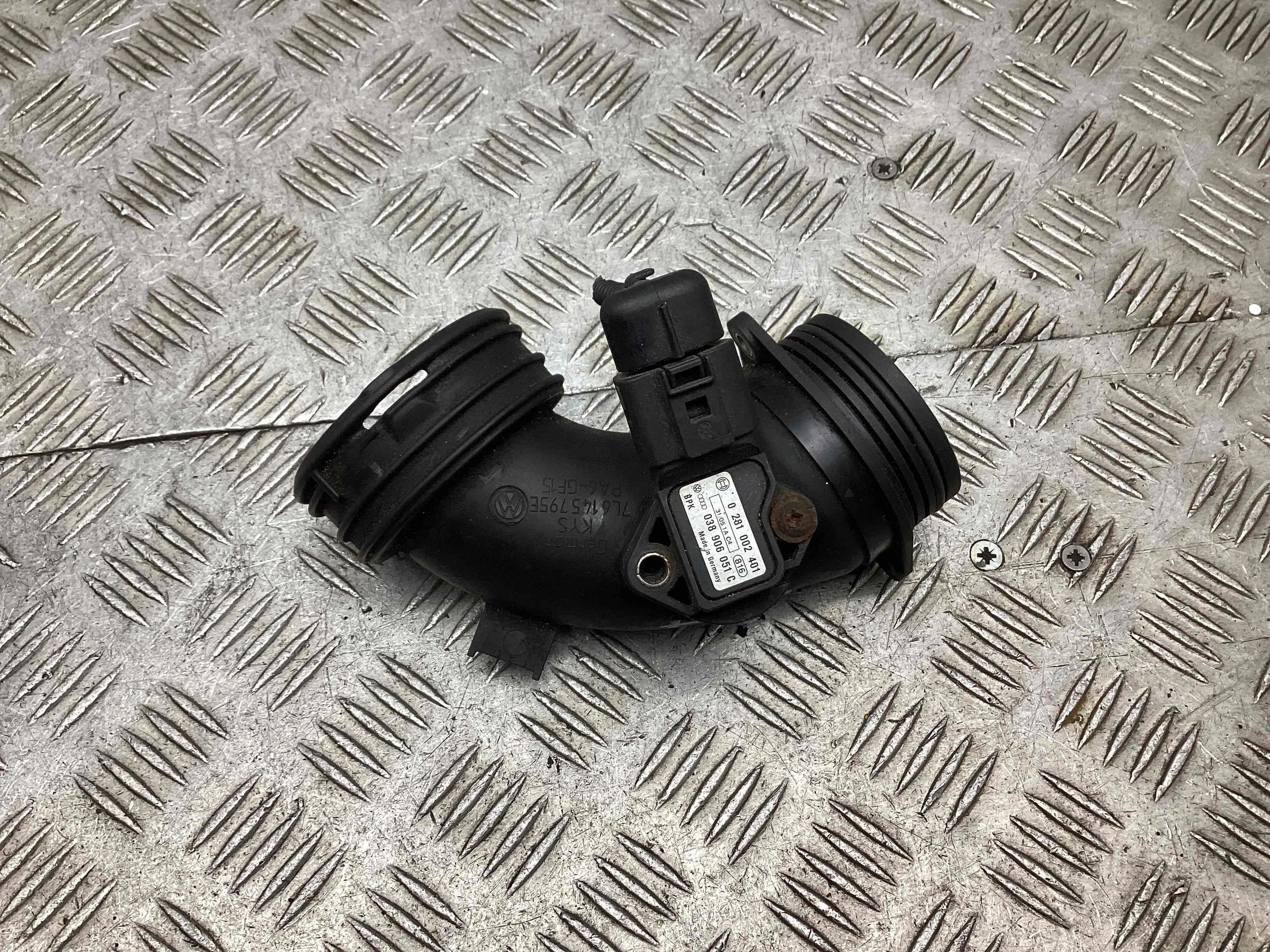 Патрубок интеркулера Volkswagen Touareg I (7L) 2002-2006 2003 2,5 Дизель
