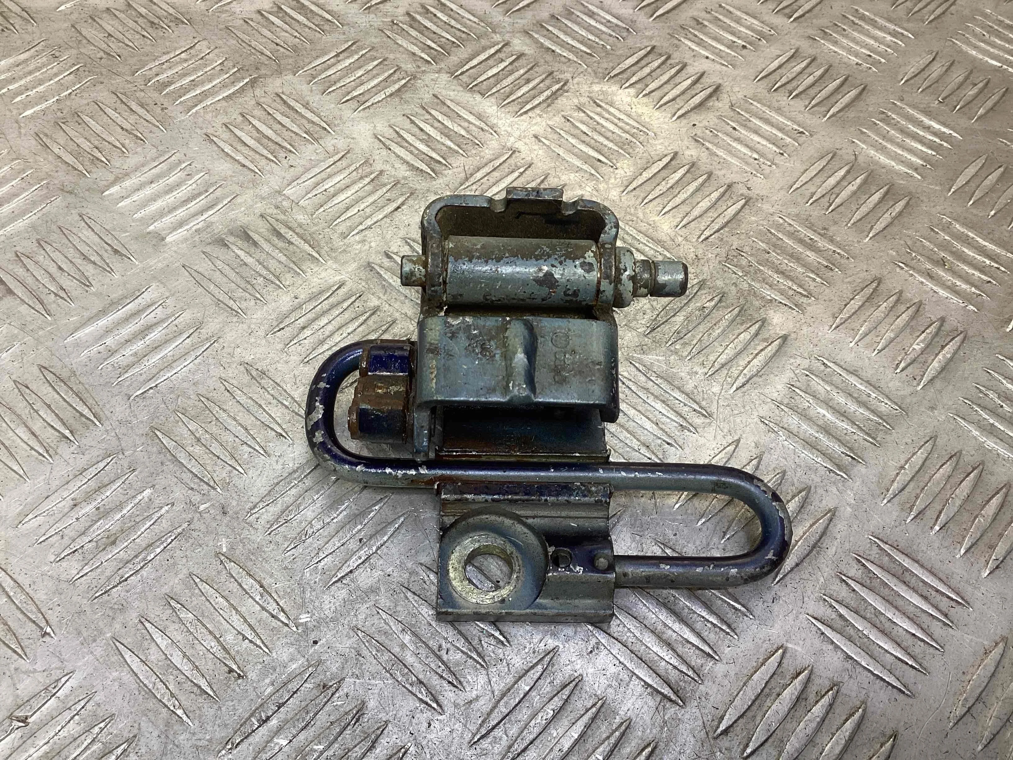 Петля двери передней правой Volkswagen Passat B5 (3B) 1996-2000 1998 1,9 Дизель