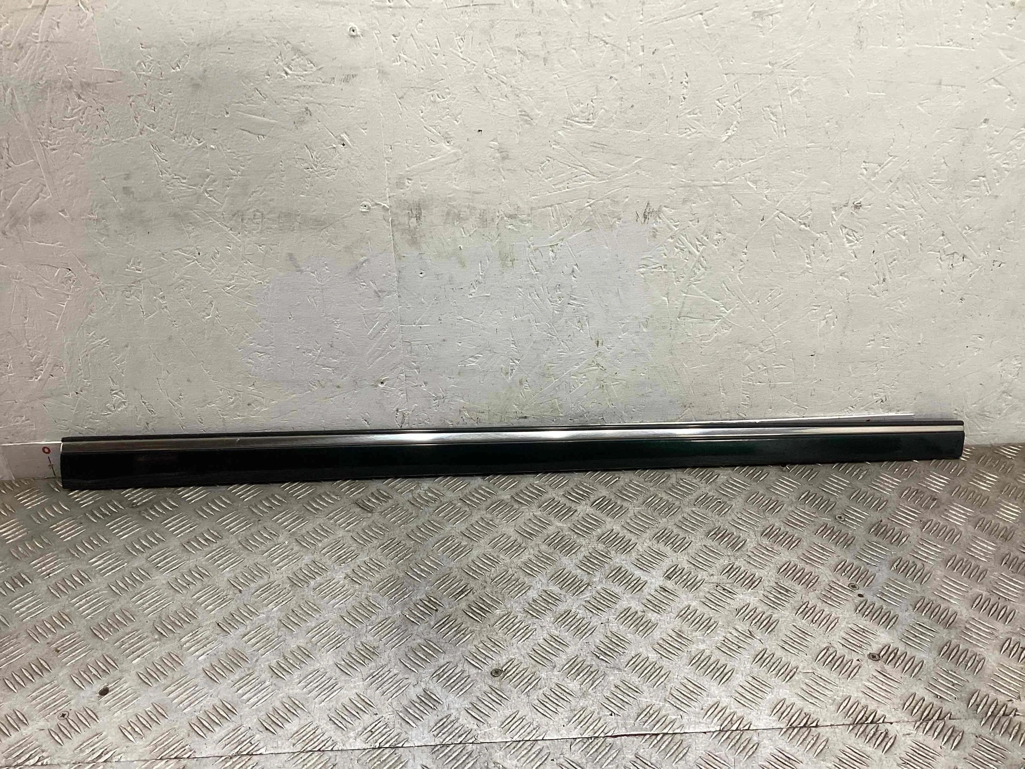 Молдинг двери передней правой Mercedes E (W211) 2002-2006  2005    Седан