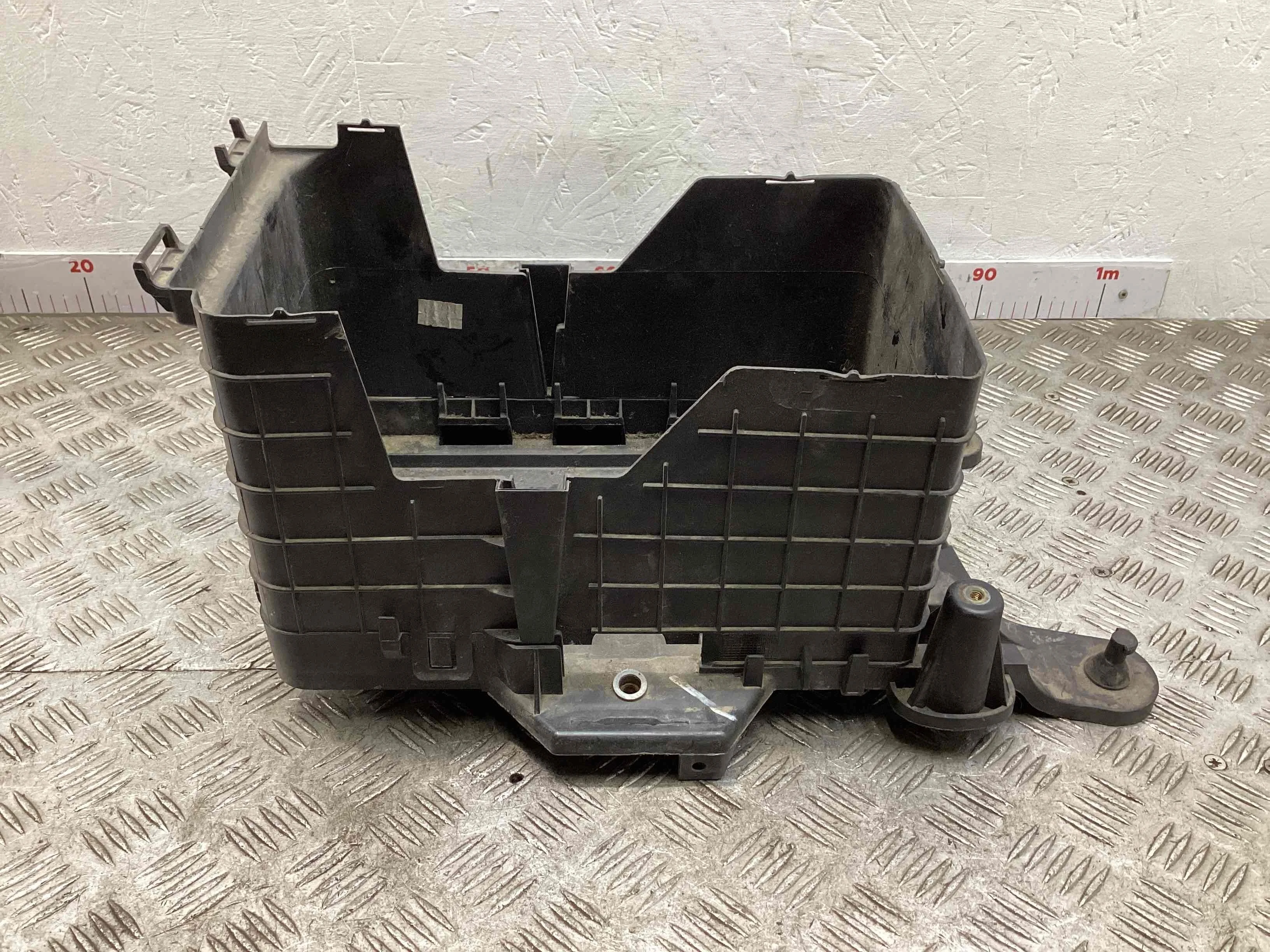 Полка аккумулятора Volkswagen Passat B6 (3C) 2005-2010 2007