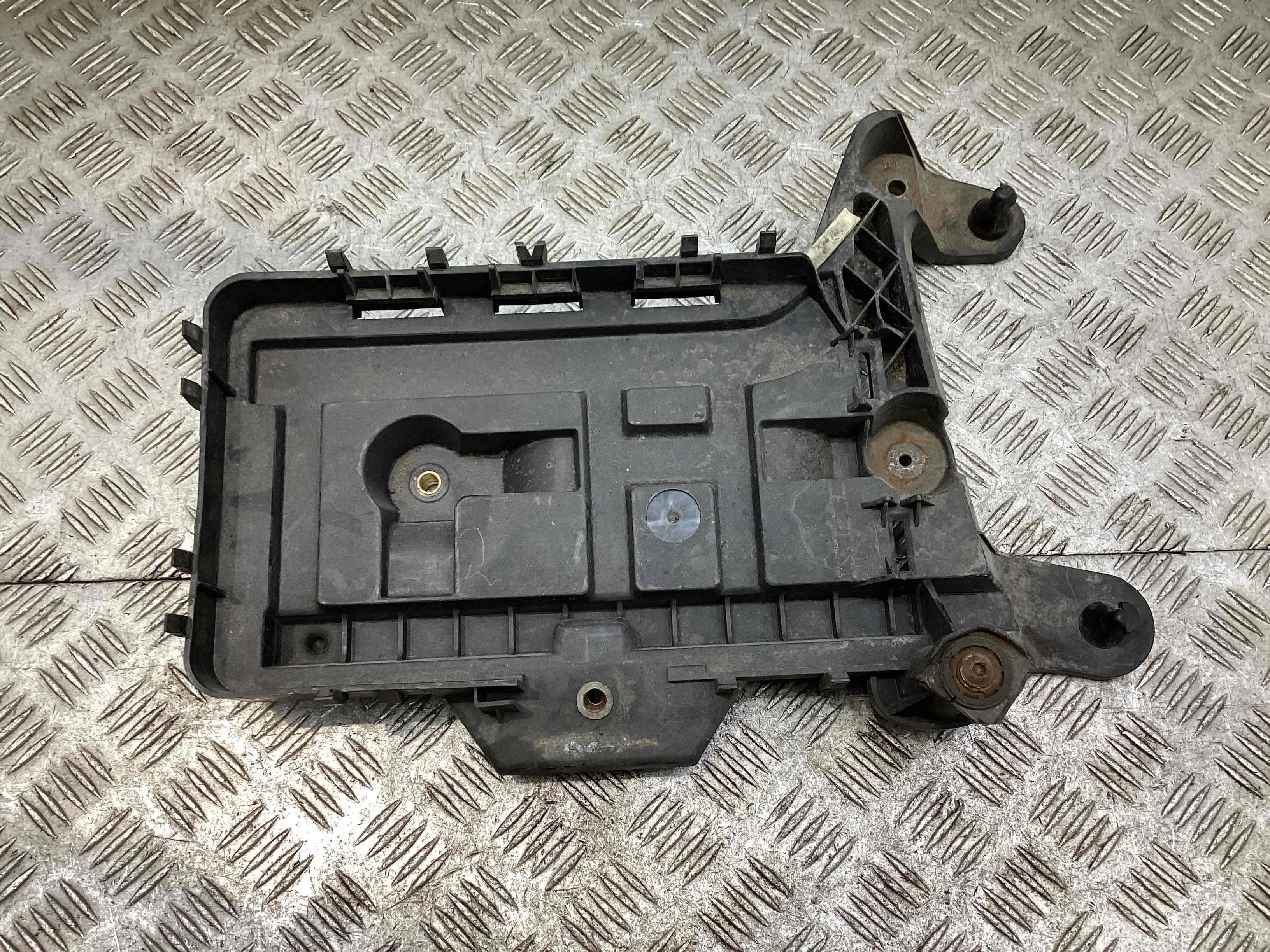 Полка аккумулятора Volkswagen Passat B6 (3C) 2005-2010 2007