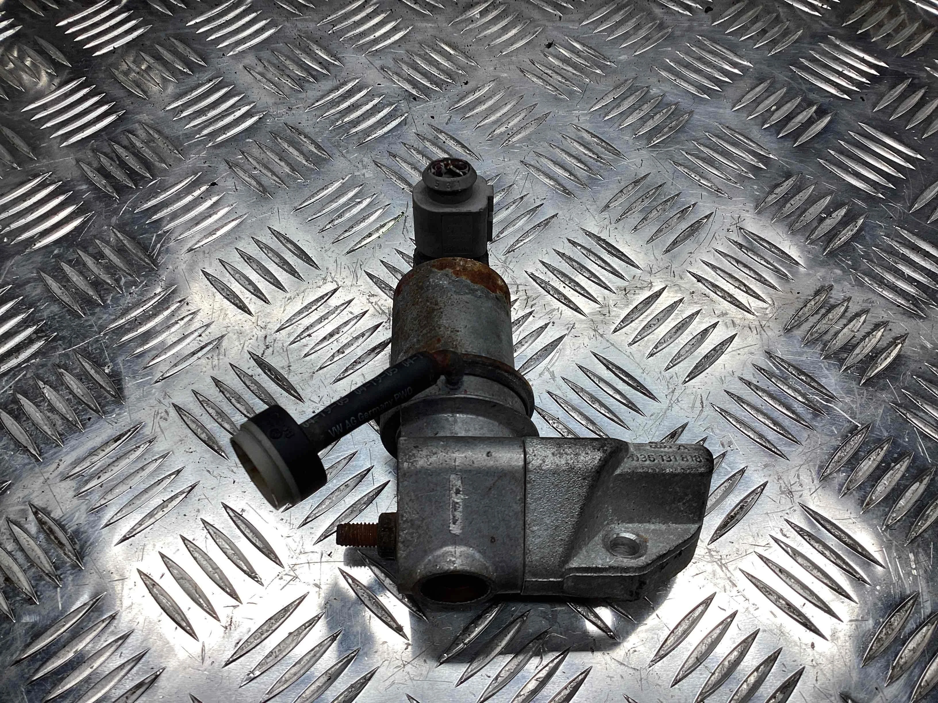 Клапан EGR Volkswagen Golf IV (1J) 1997-2004 2004 1,4 Бензин МКПП 5ст. Универсал