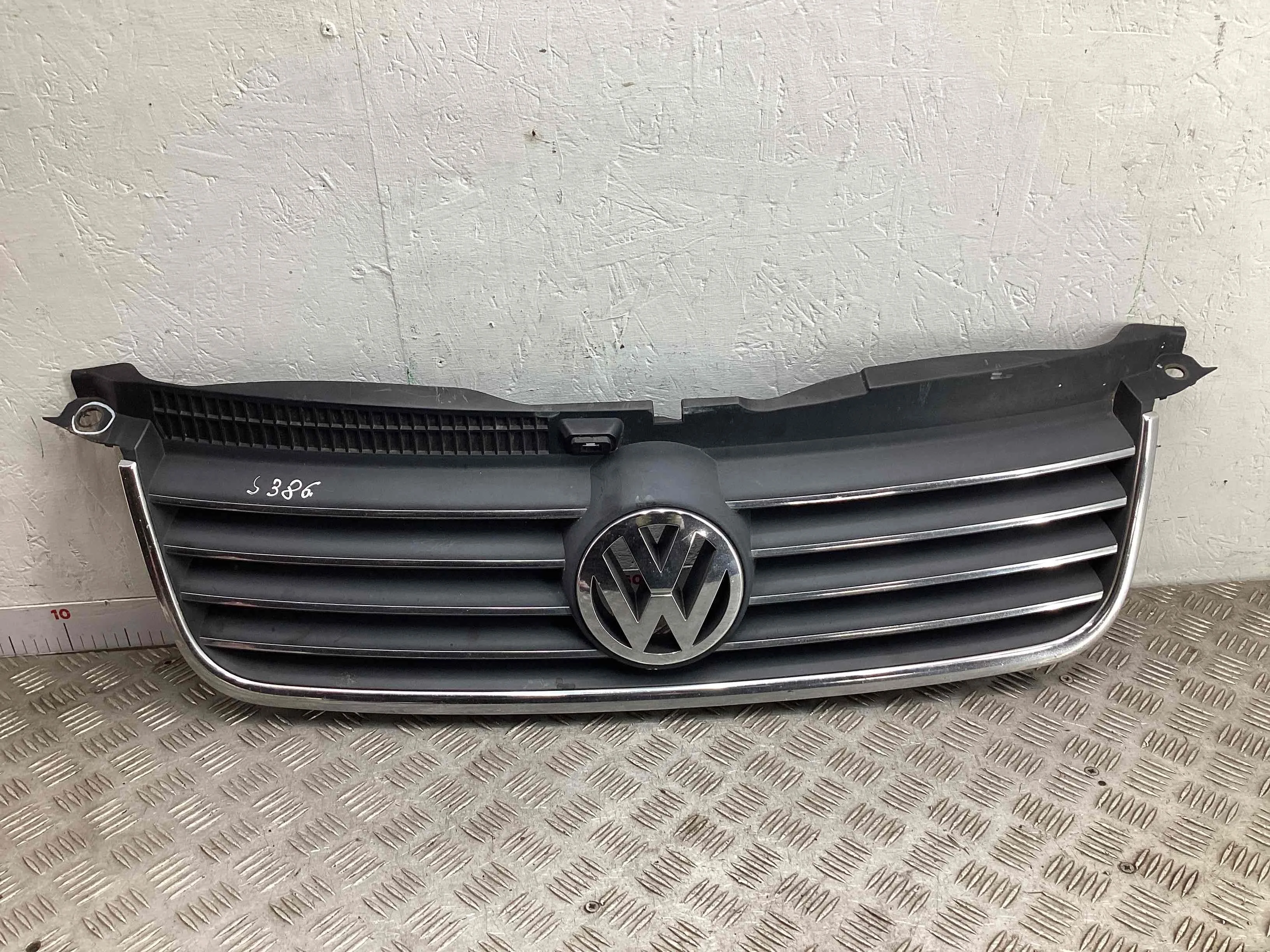 Решетка радиатора Volkswagen Passat B5+ (3B) 2000-2005 рестайлинг 2003 1,9 Дизель АКПП Универсал