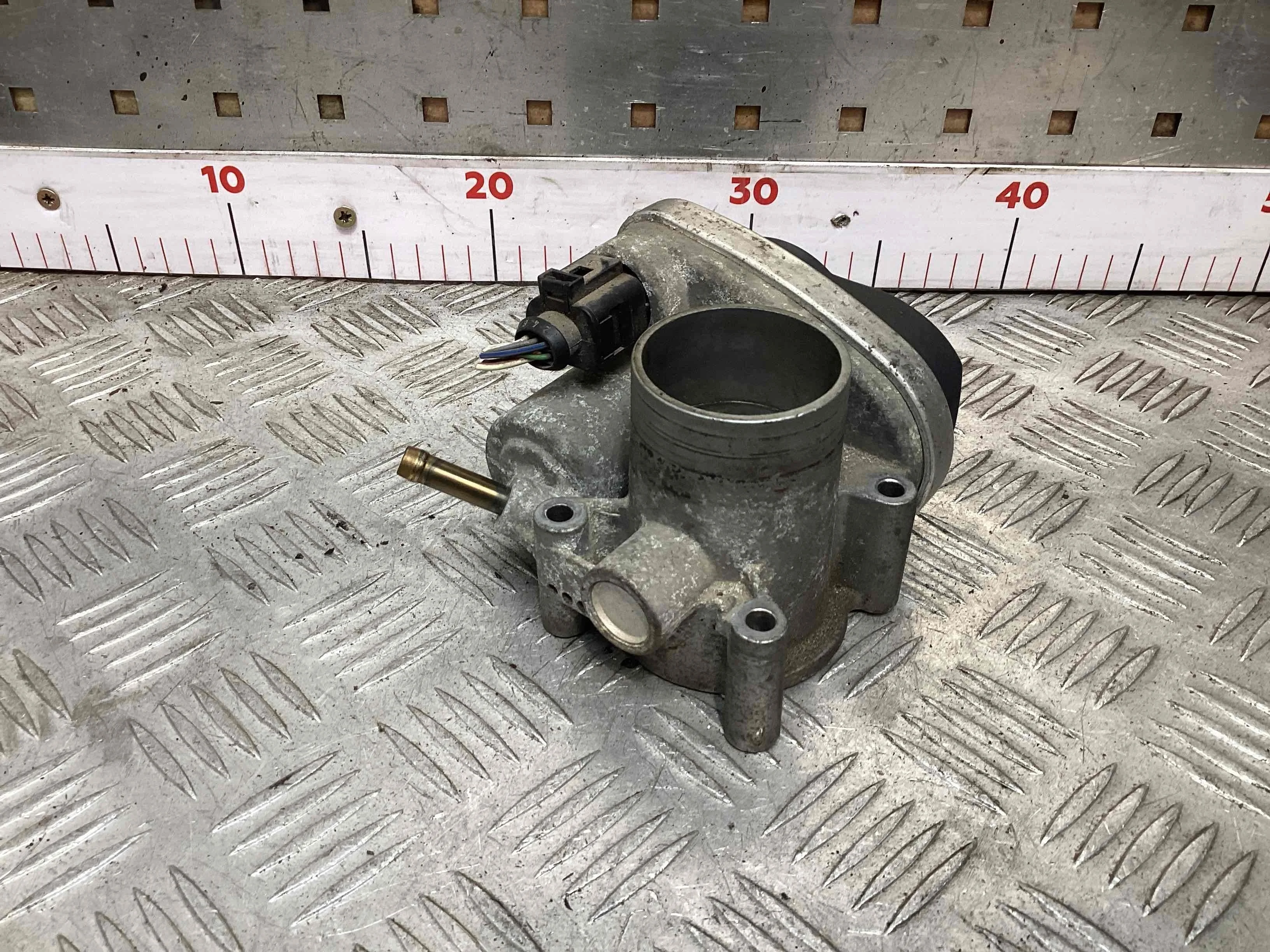 Заслонка дроссельная Volkswagen Golf IV (1J) 1997-2004 2004 1,4 Бензин МКПП 5ст. Универсал