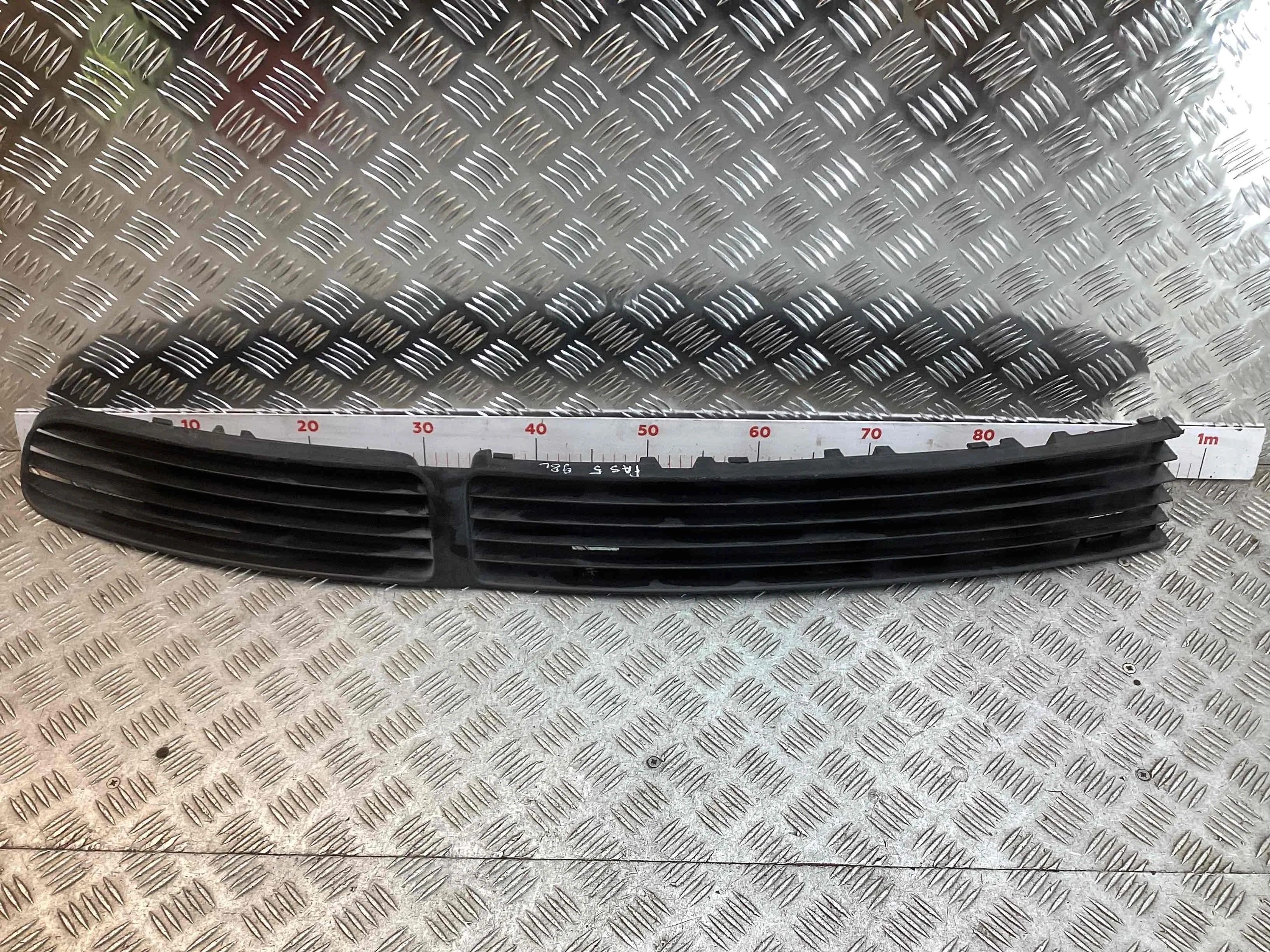 Заглушка (решетка) в бампер передний Volkswagen Passat B5 (3B) 1996-2000 1998