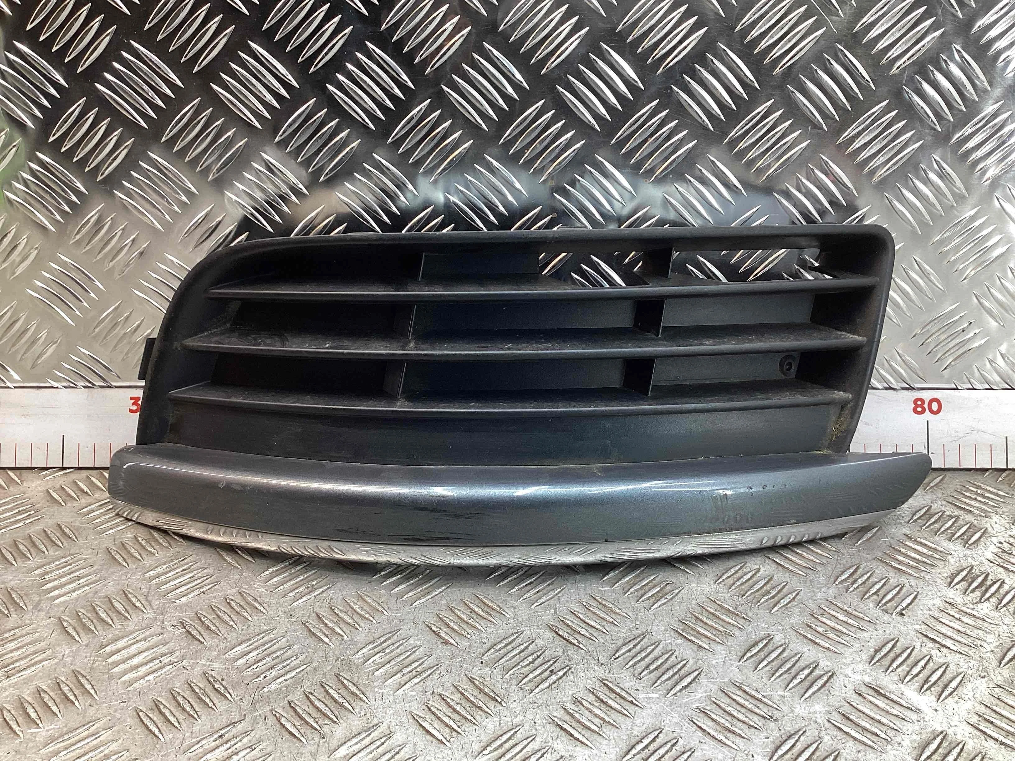 Заглушка (решетка) в бампер передний Volkswagen Golf V (1K) 2004-2009 2007