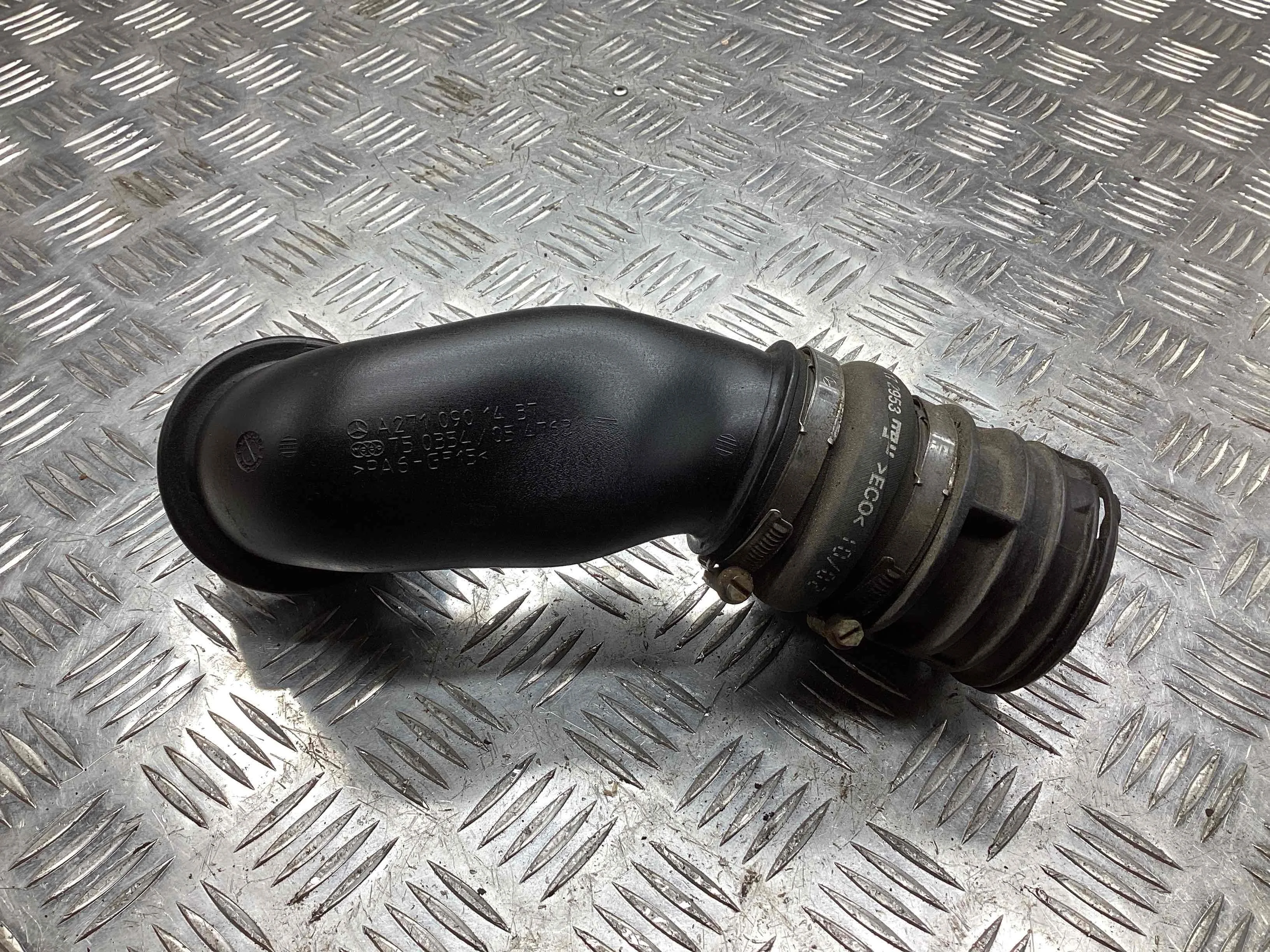 Патрубок интеркулера Mercedes CLK (W209) 2002-2005  2002 1,8 Бензин АКПП Купе