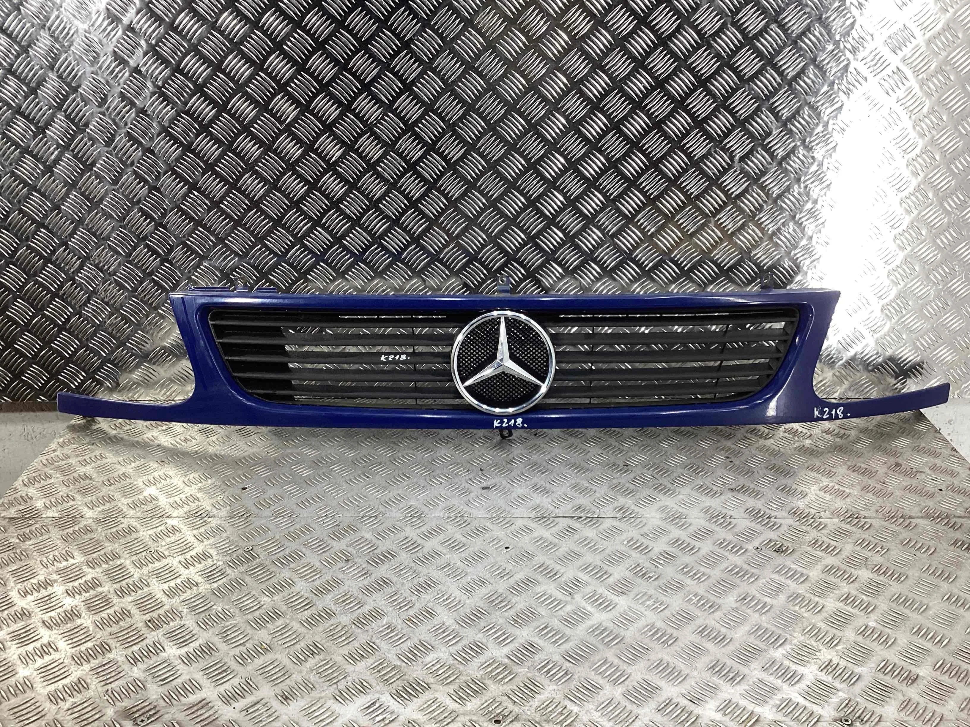 Решетка радиатора Mercedes Vito (W638) 1996-2003  1997 2,3 Бензин АКПП Микроавтобус