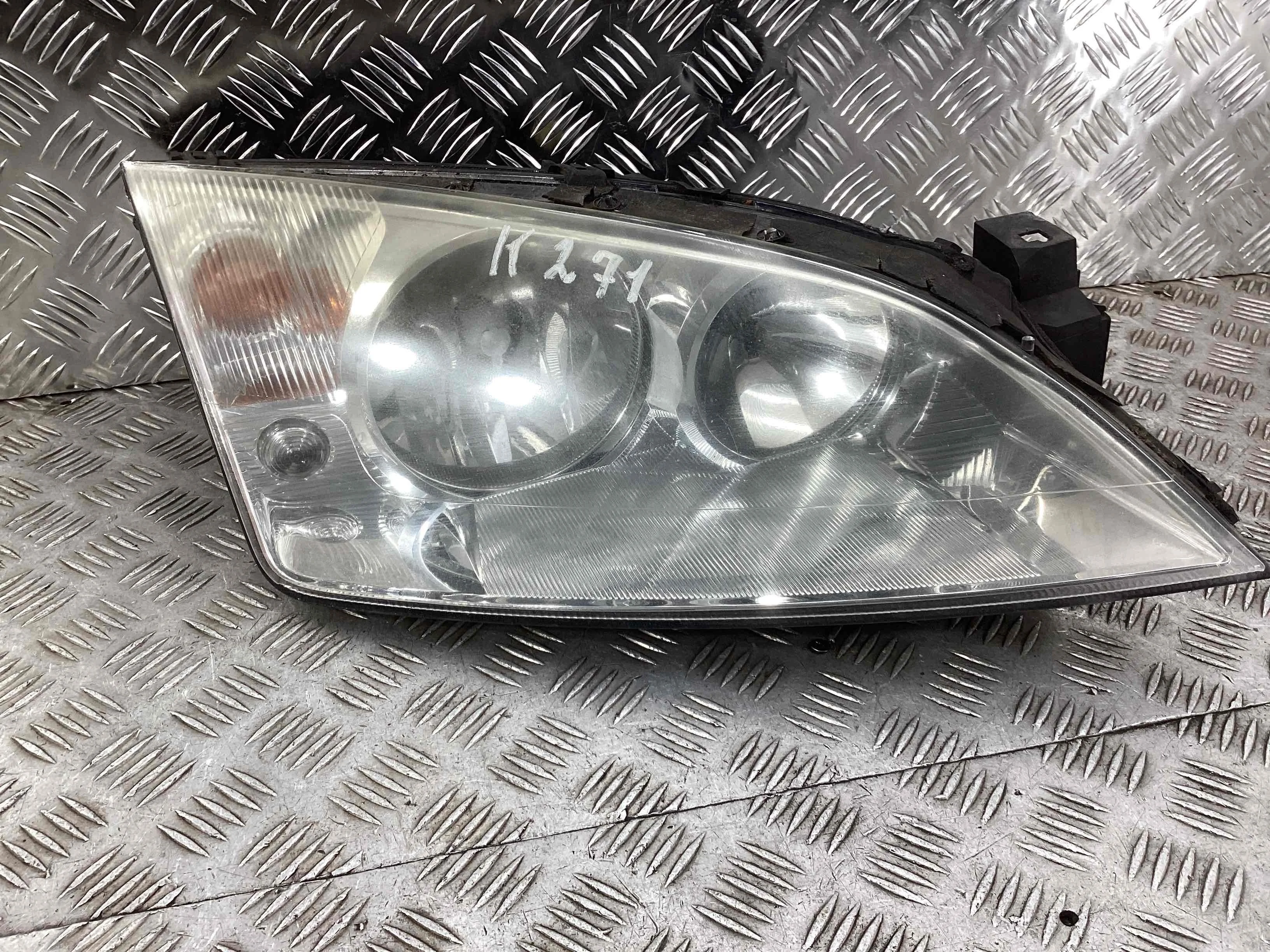 Фара правая Ford Mondeo III 2003-2007 рестайлинг 2006 1,8 Бензин МКПП 5ст. Универсал
