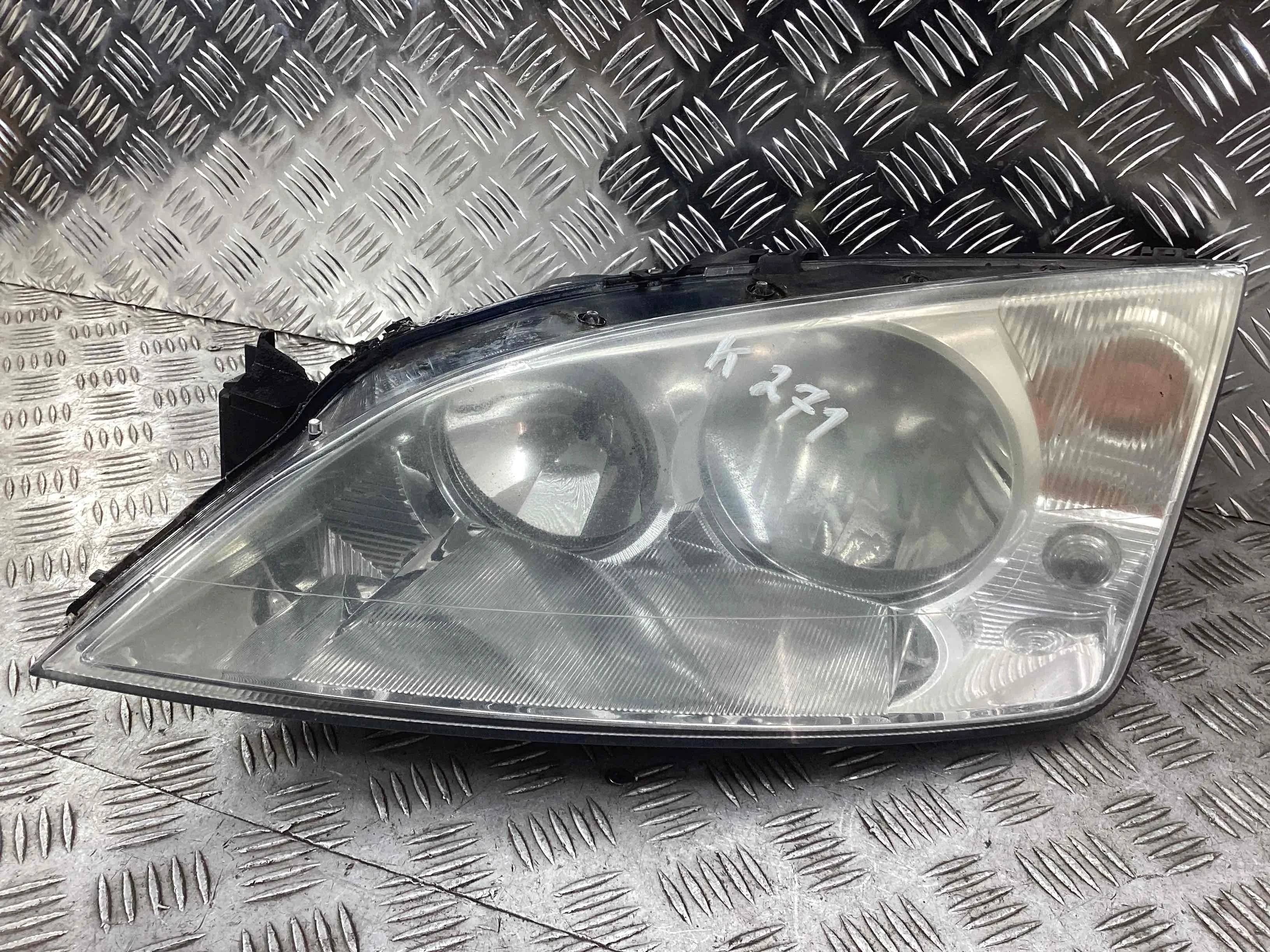 Фара левая Ford Mondeo III 2003-2007 рестайлинг 2006 1,8 Бензин МКПП 5ст. Универсал